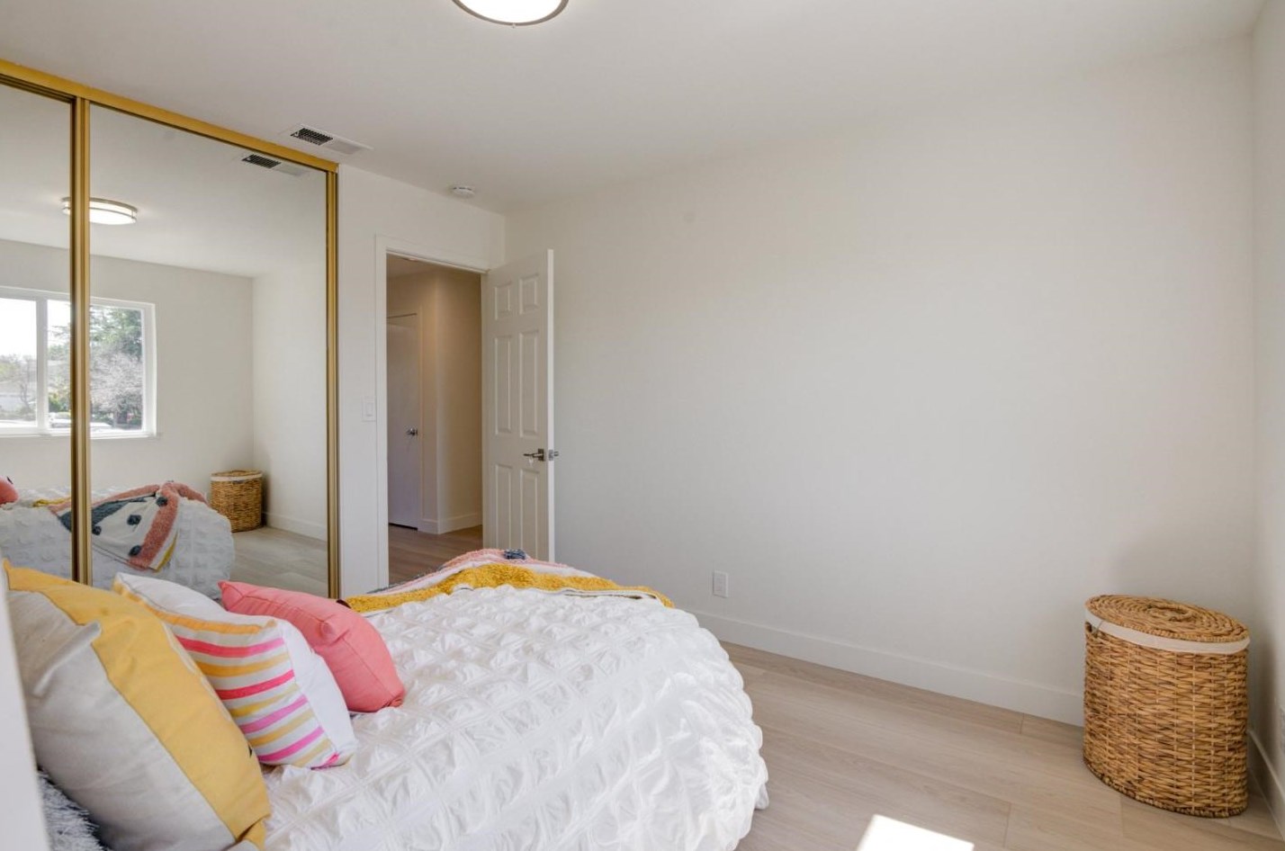 945 Erica Dr, Sunnyvale CA  94086-8212 exterior