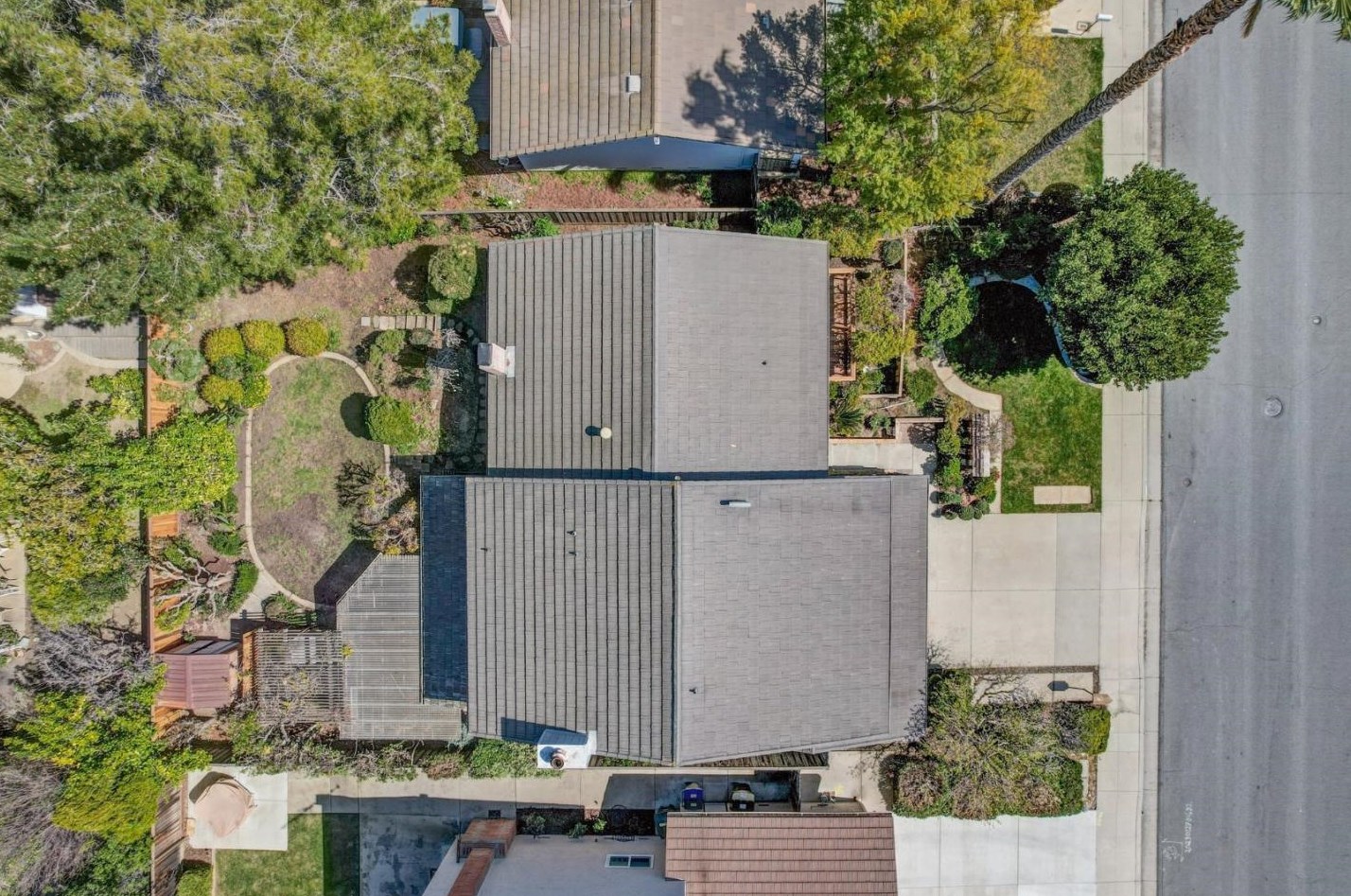 945 Erica Dr, Sunnyvale CA  94086-8212 exterior