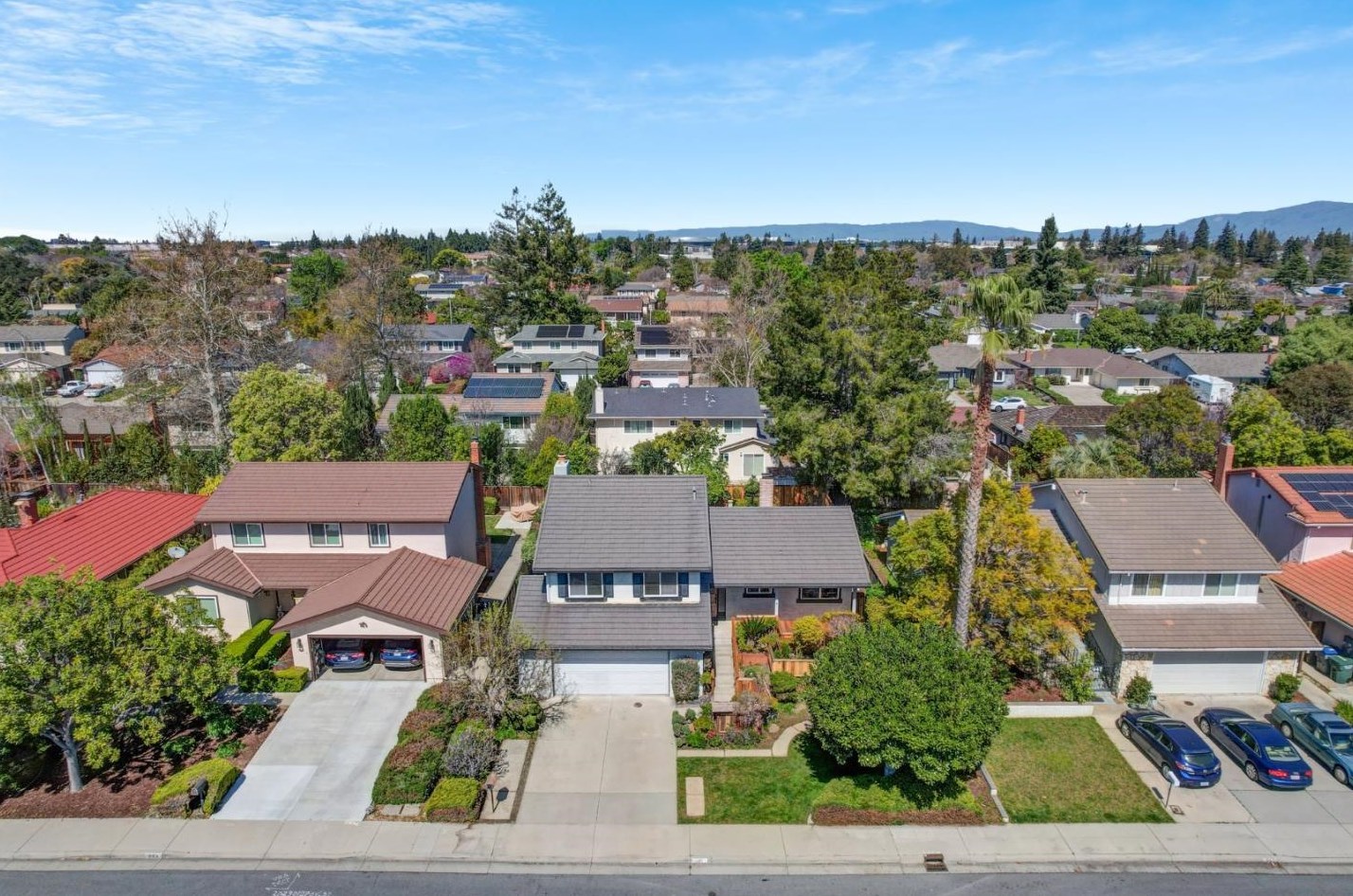 945 Erica Dr, Sunnyvale CA  94086-8212 exterior