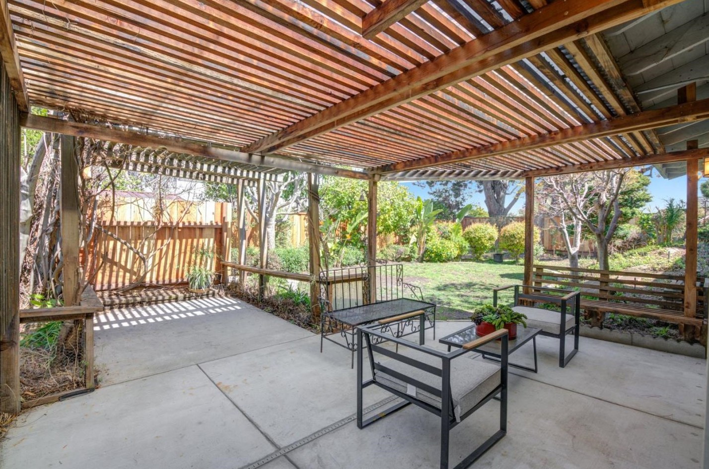 945 Erica Dr, Sunnyvale CA  94086-8212 exterior