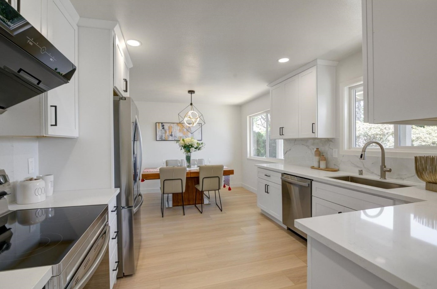 945 Erica Dr, Sunnyvale CA  94086-8212 exterior