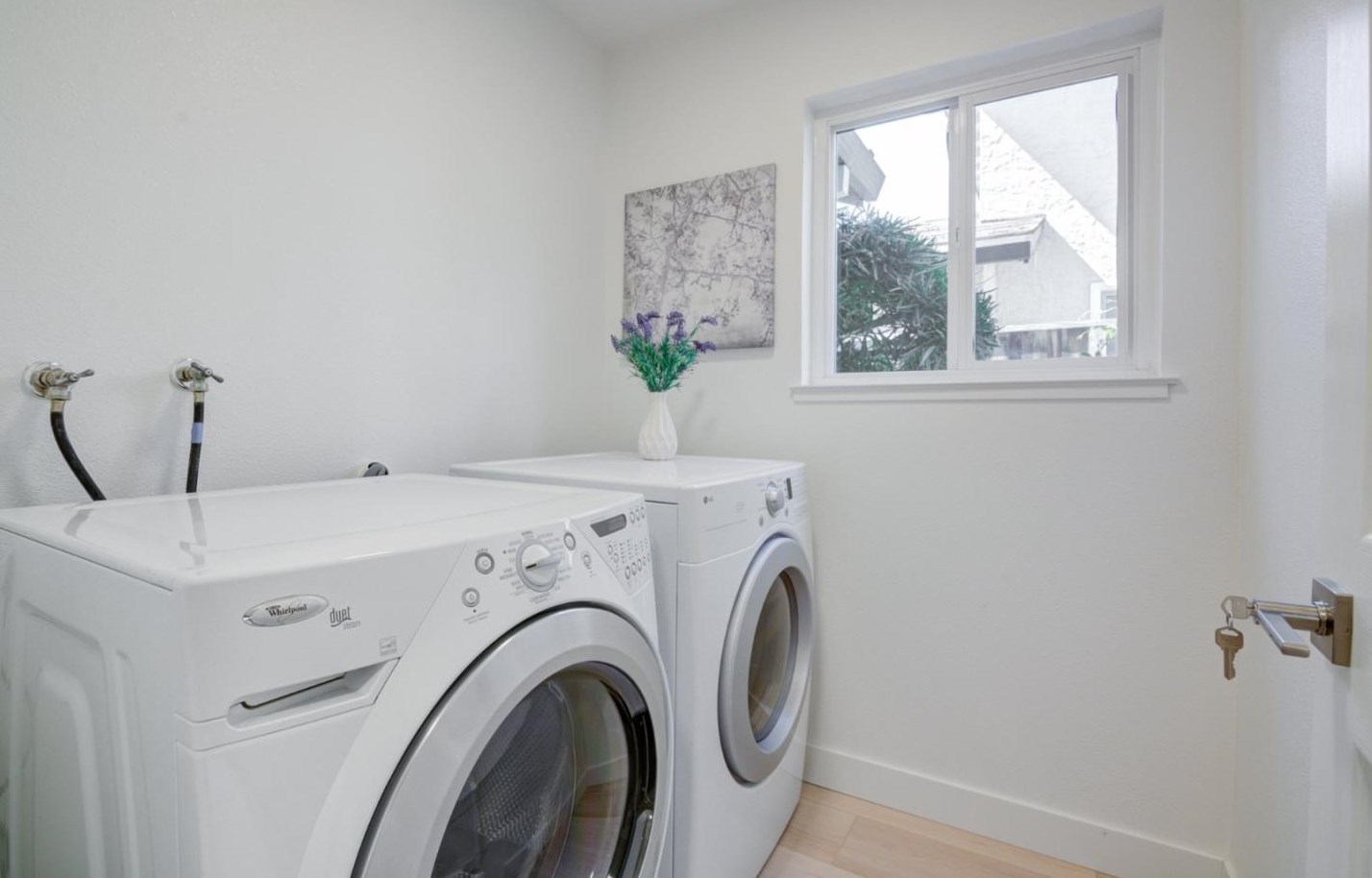 945 Erica Dr, Sunnyvale CA  94086-8212 exterior