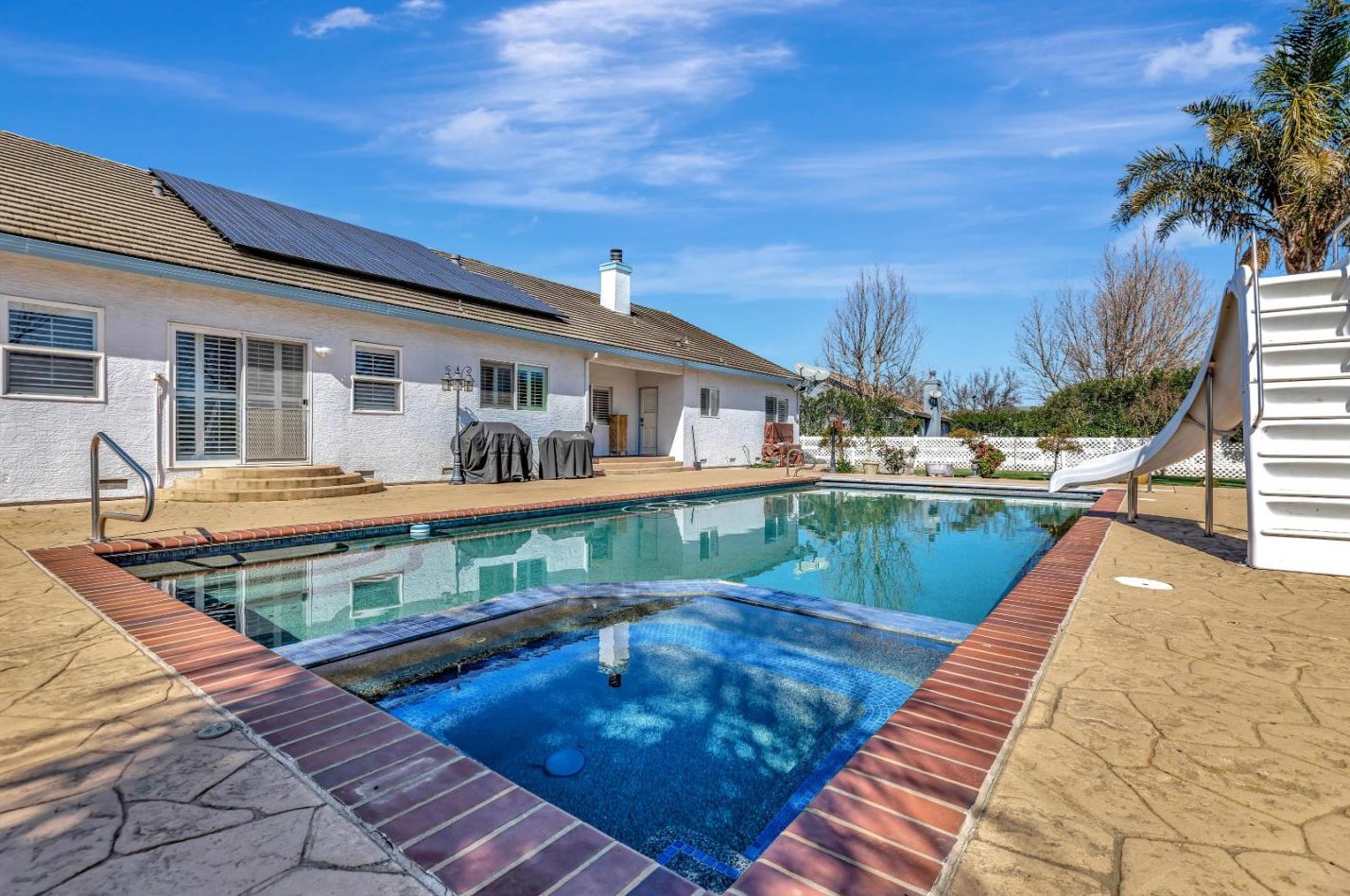 6355 Dunnville Way, Hollister CA  95023-9233 exterior