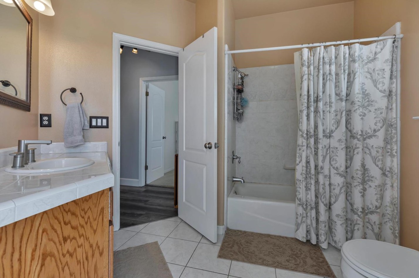 6355 Dunnville Way, Hollister CA  95023-9233 exterior
