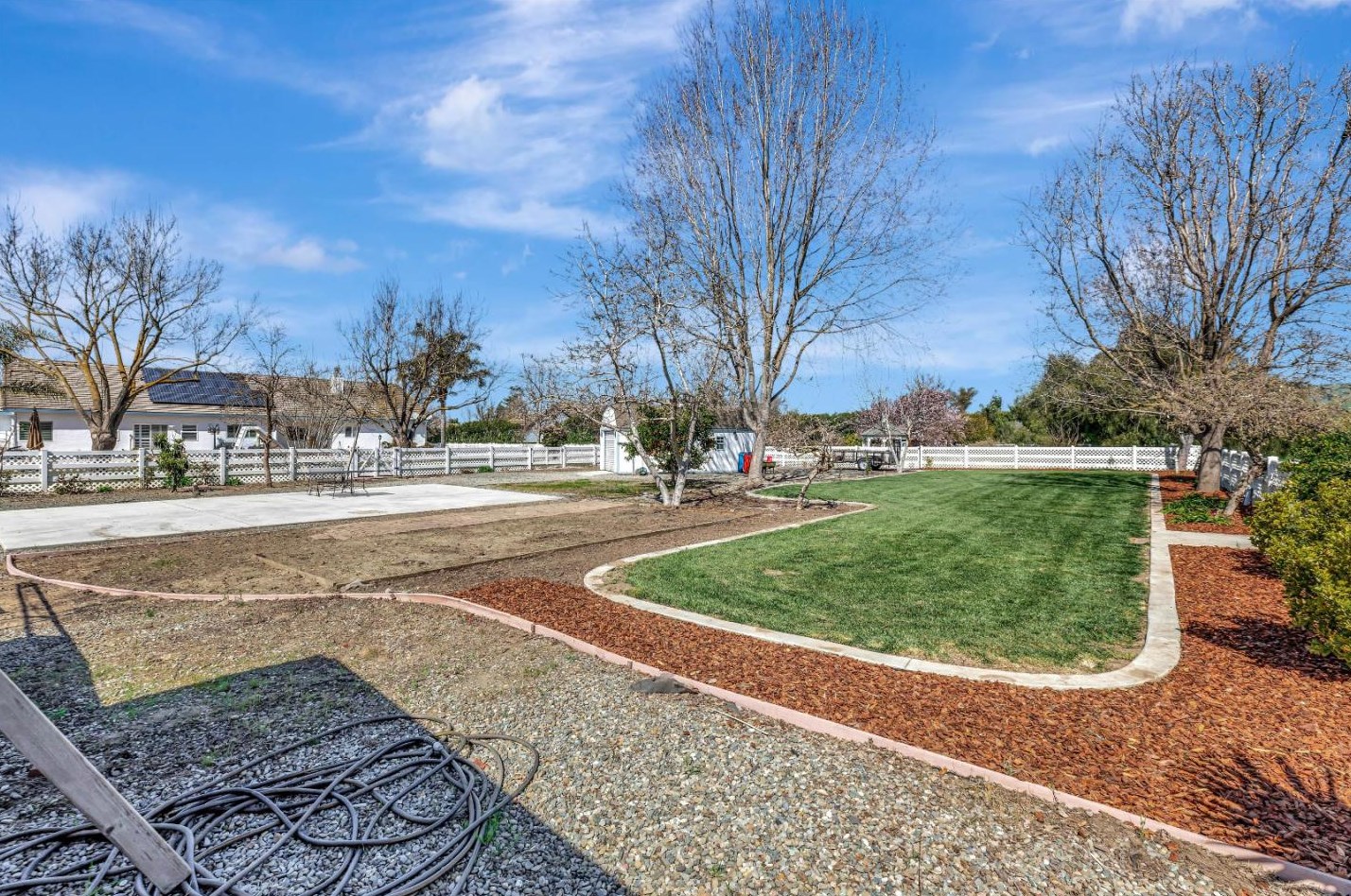 6355 Dunnville Way, Hollister CA  95023-9233 exterior