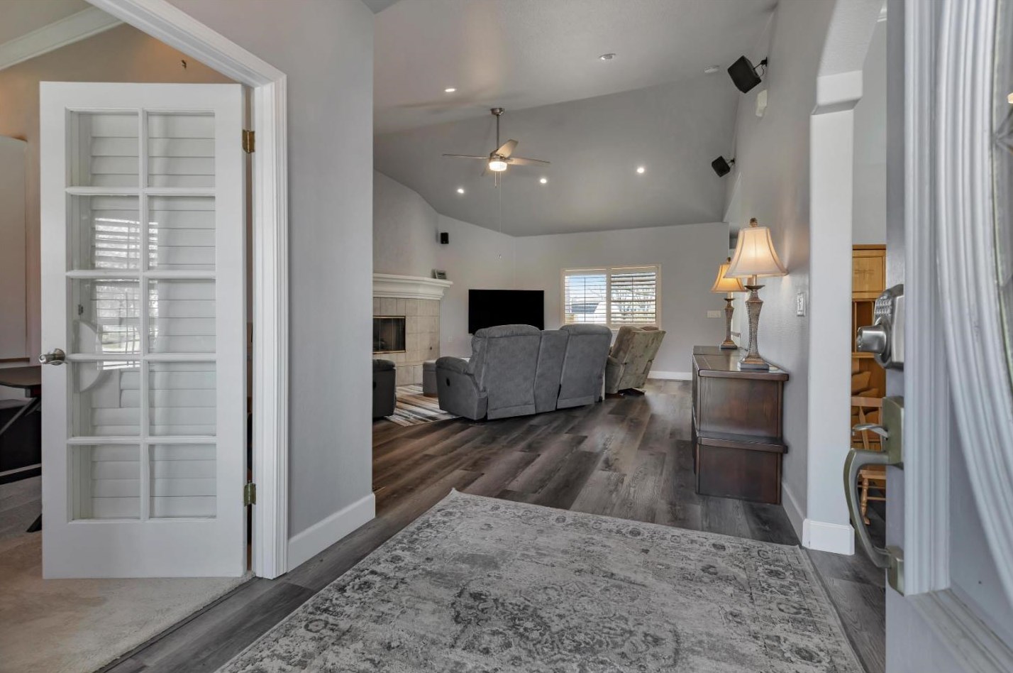 6355 Dunnville Way, Hollister CA  95023-9233 exterior