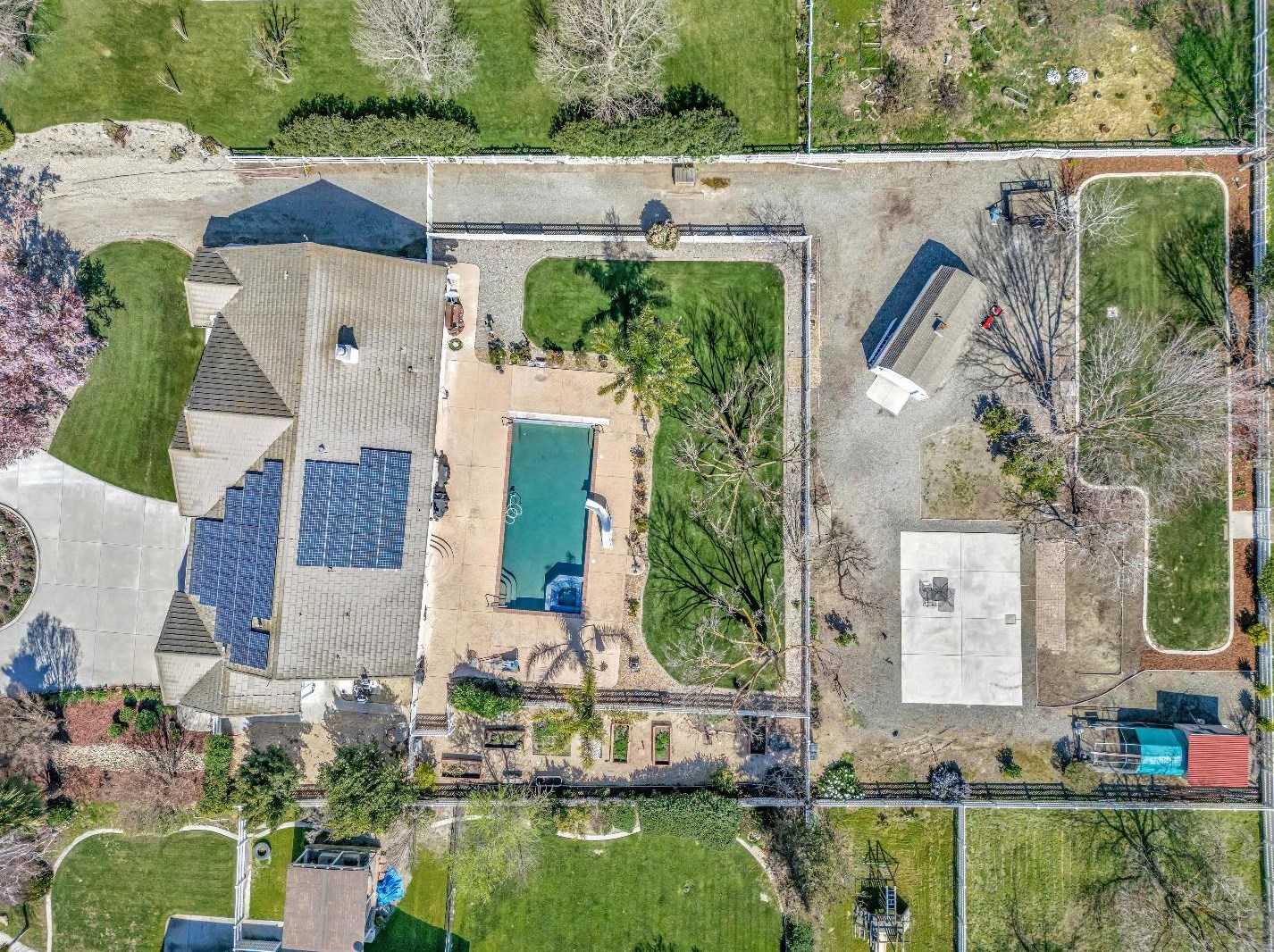 6355 Dunnville Way, Hollister CA  95023-9233 exterior