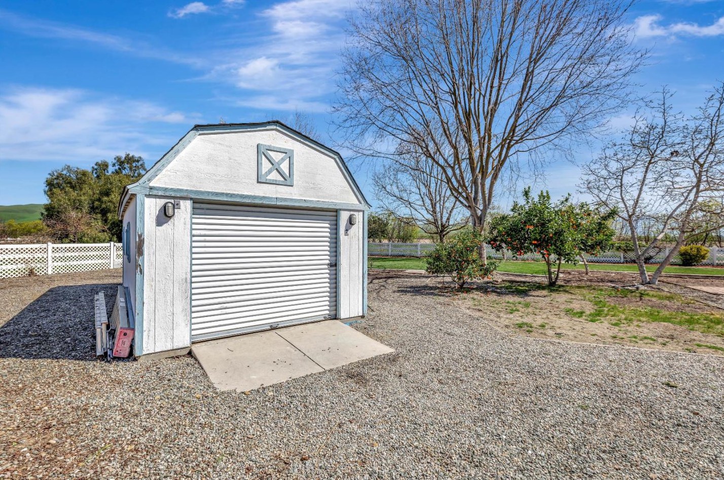 6355 Dunnville Way, Hollister CA  95023-9233 exterior