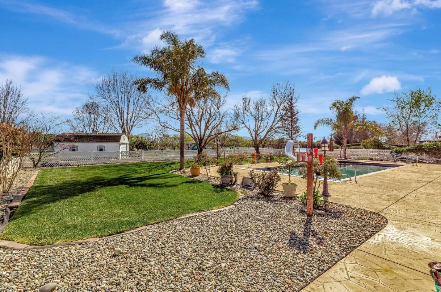 6355 Dunnville Way, Hollister CA  95023-9233 exterior