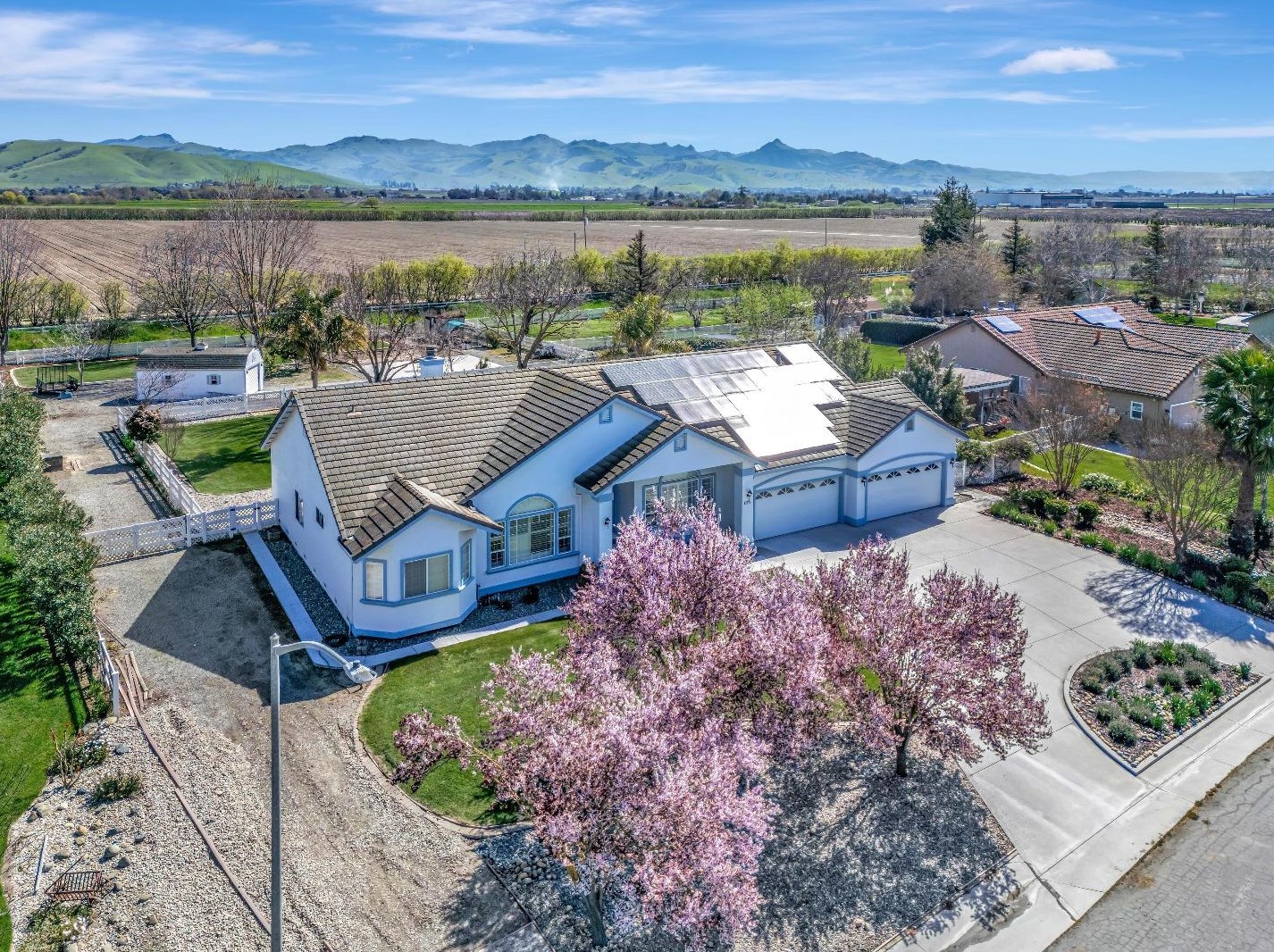 6355 Dunnville Way, Hollister CA  95023-9233 exterior