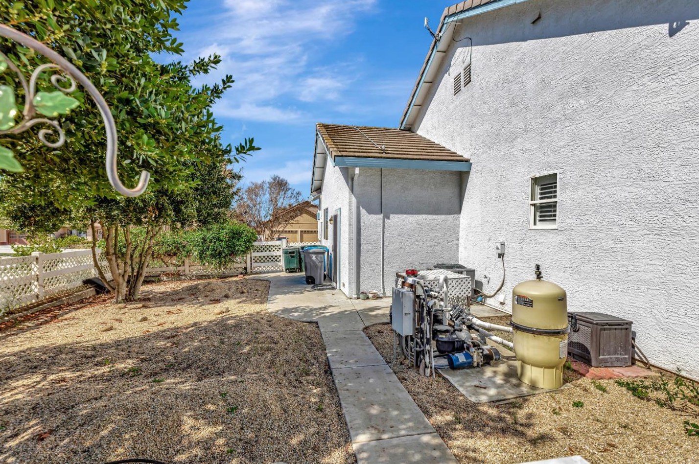 6355 Dunnville Way, Hollister CA  95023-9233 exterior