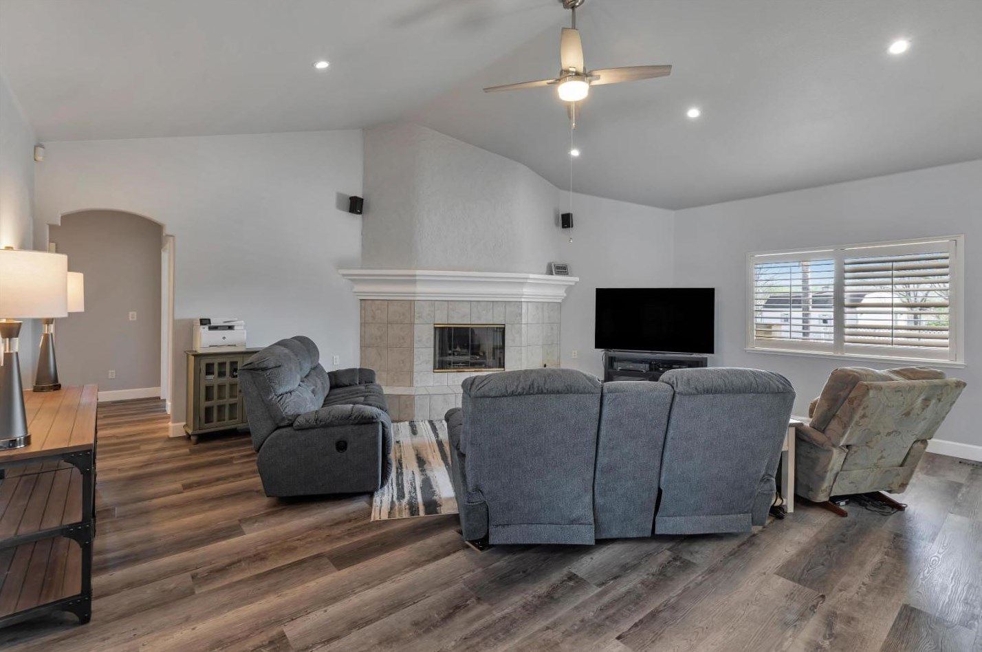 6355 Dunnville Way, Hollister CA  95023-9233 exterior