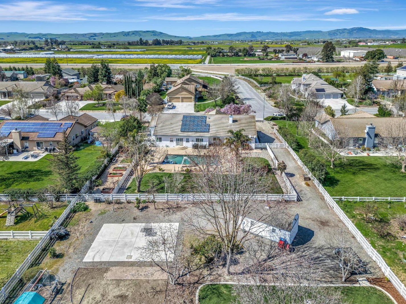 6355 Dunnville Way, Hollister CA  95023-9233 exterior