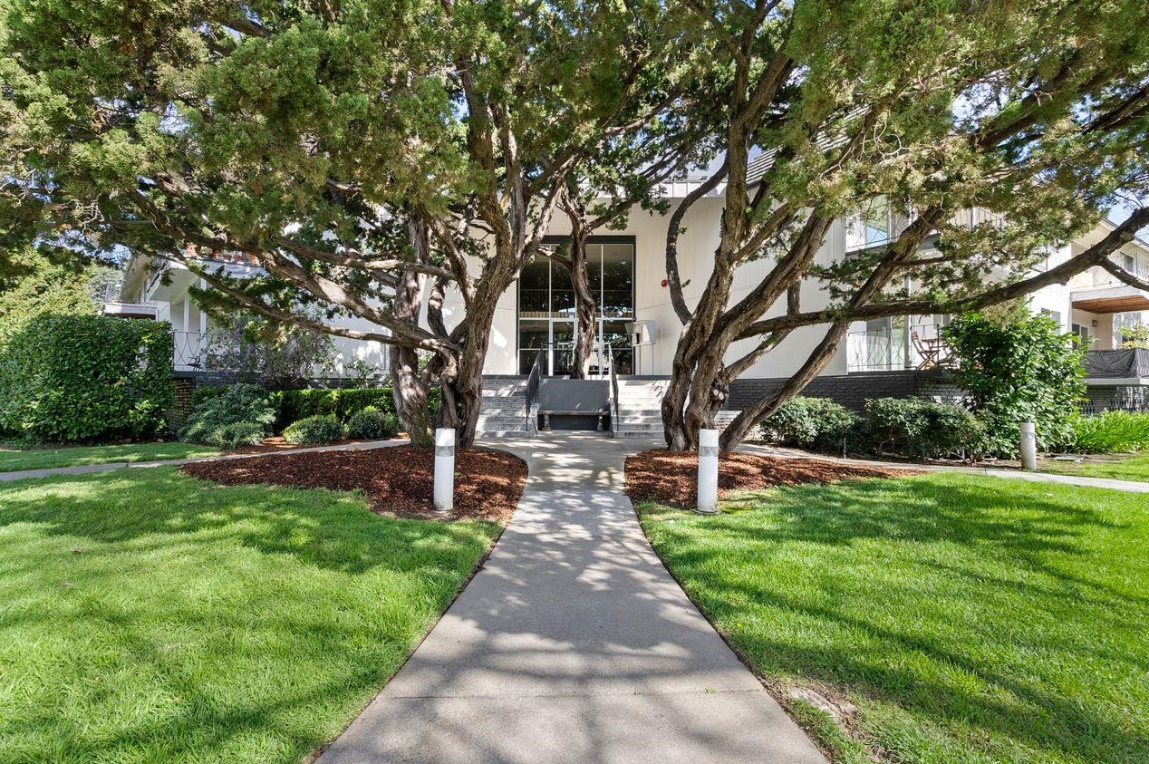 21 Willow Rd, Menlo Park CA  94025-3611 exterior