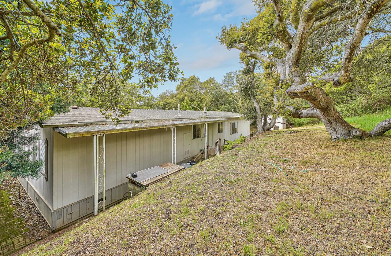 17685 Pond Derosa Ln, Salinas CA  93907-8852 exterior