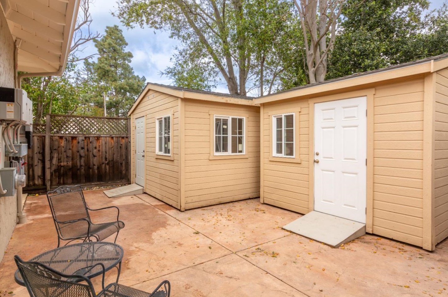 490 Cherry Ave, Los Altos CA 94022-1621 exterior