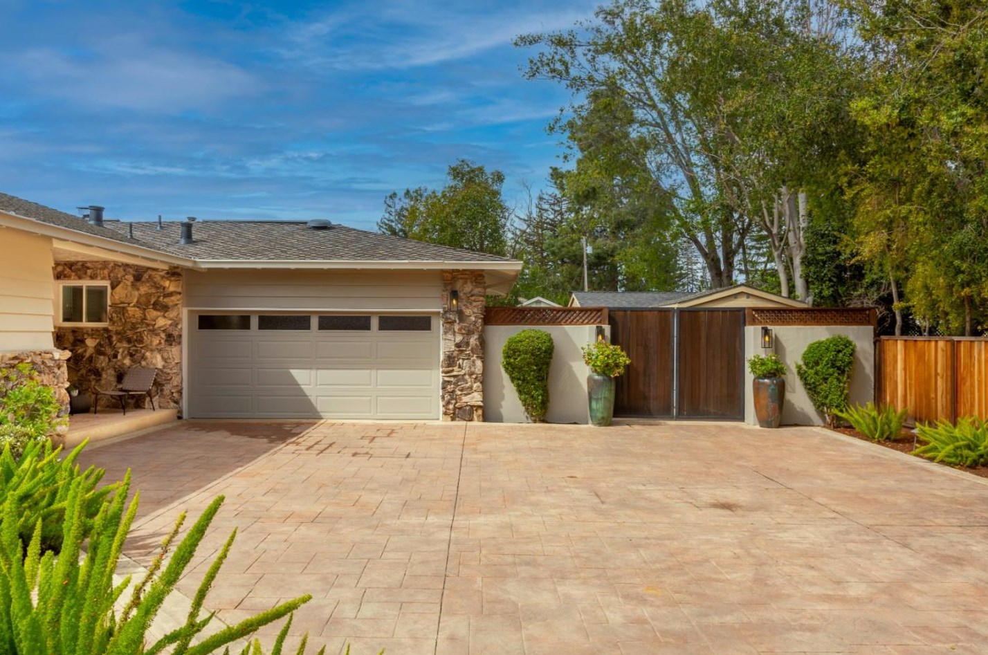 490 Cherry Ave, Los Altos CA 94022-1621 exterior