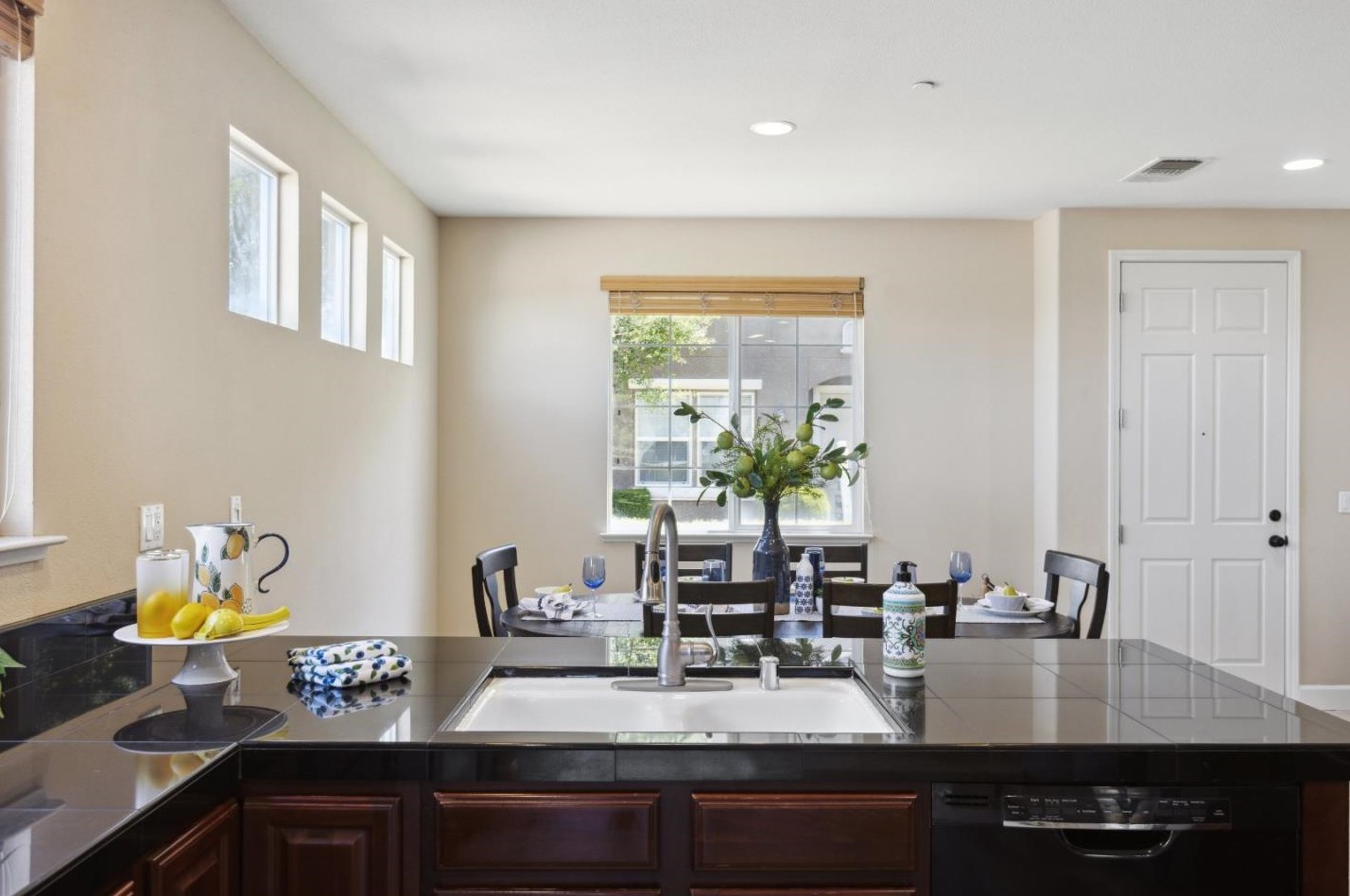 7954 Spanish Oak Cir, Gilroy CA  95020-2538 exterior
