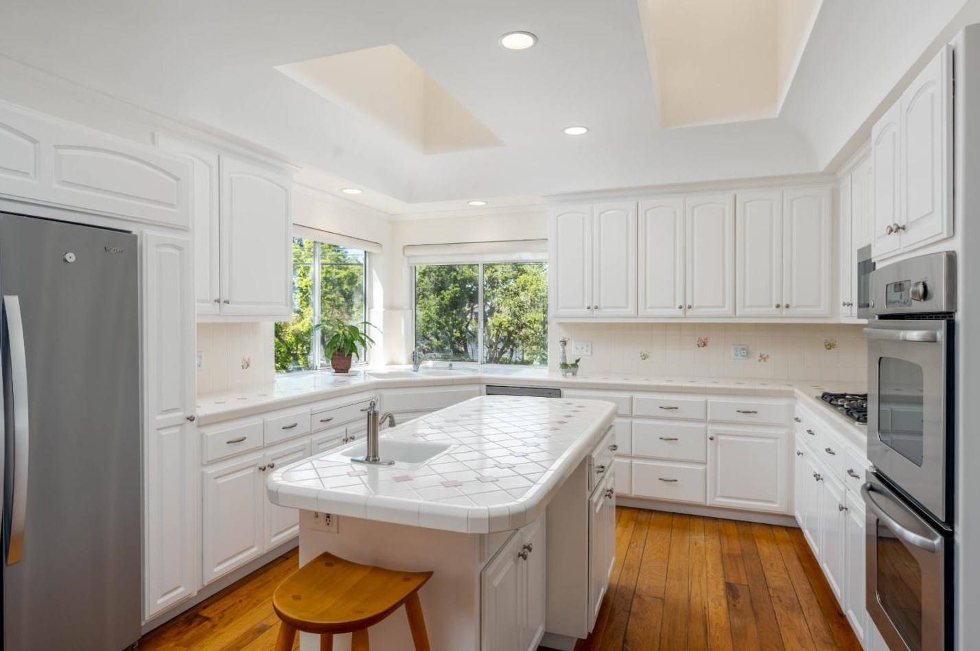 464 Upland Rd, Redwood City CA  94062-2826 exterior