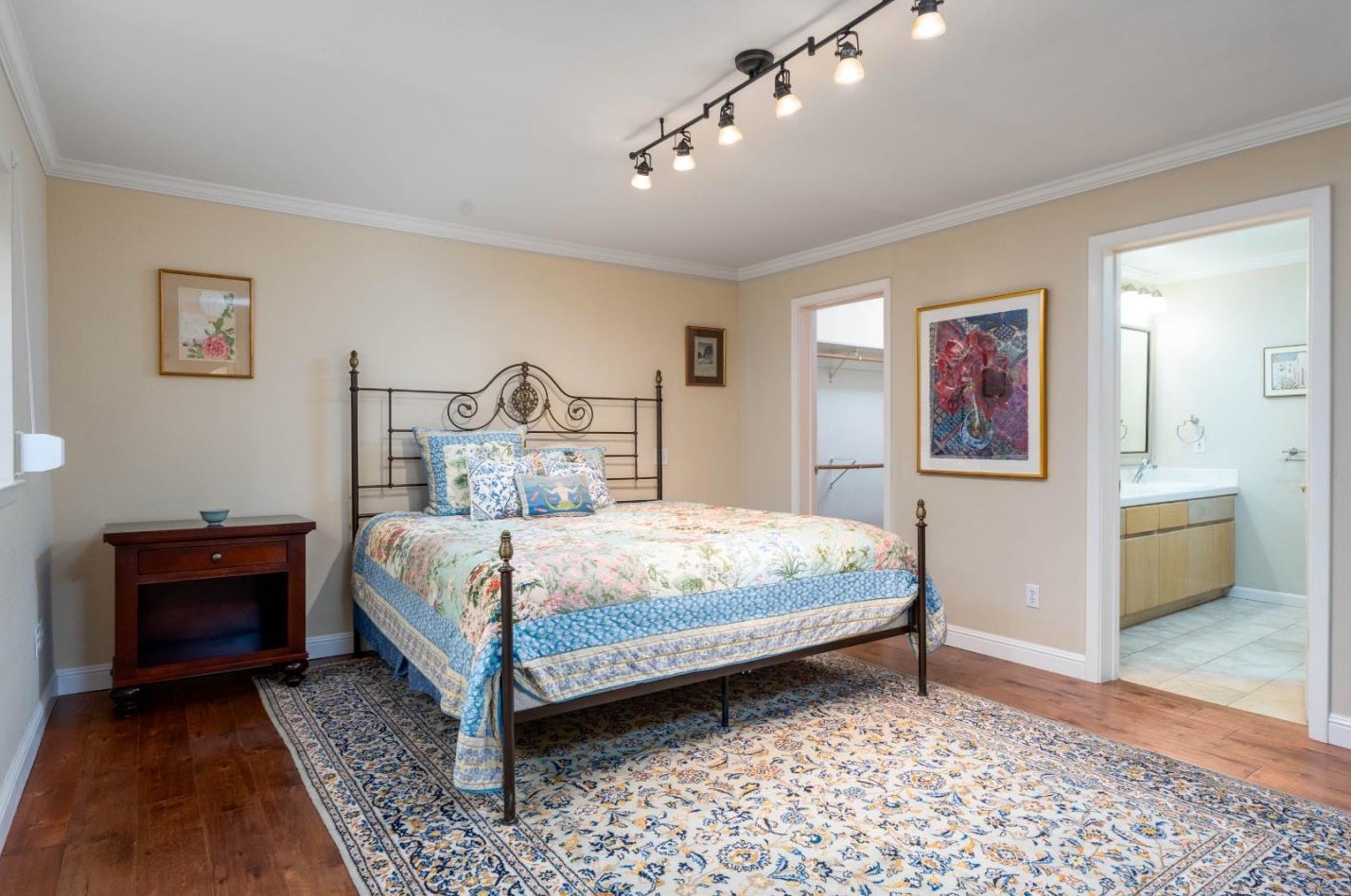 464 Upland Rd, Redwood City CA  94062-2826 exterior