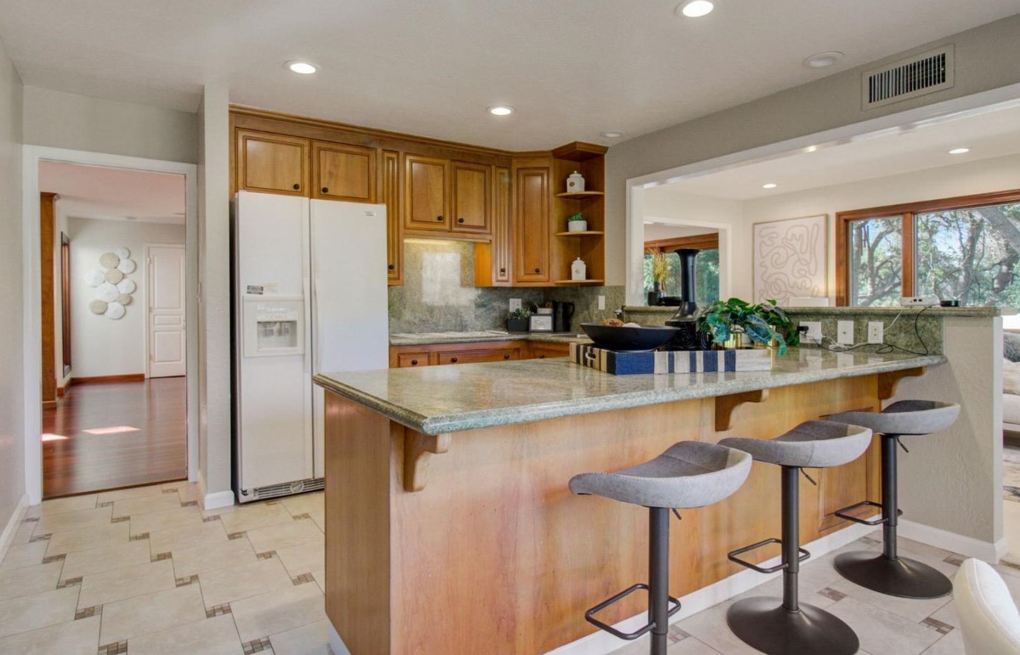 11012 Canyon Vista Dr, Cupertino CA  95014-5405 exterior