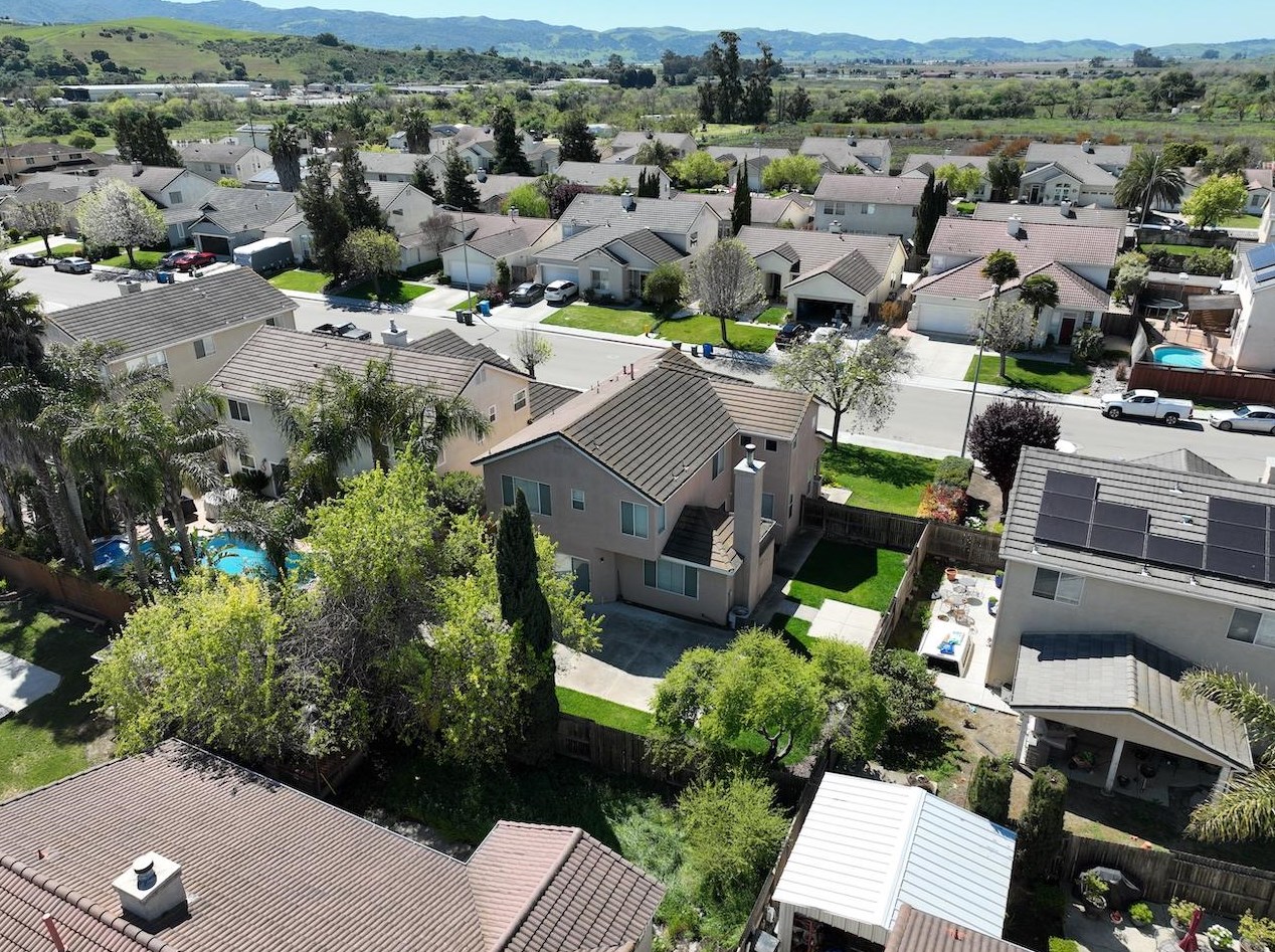 101 Beresini Ln, Hollister CA  95023-9068 exterior