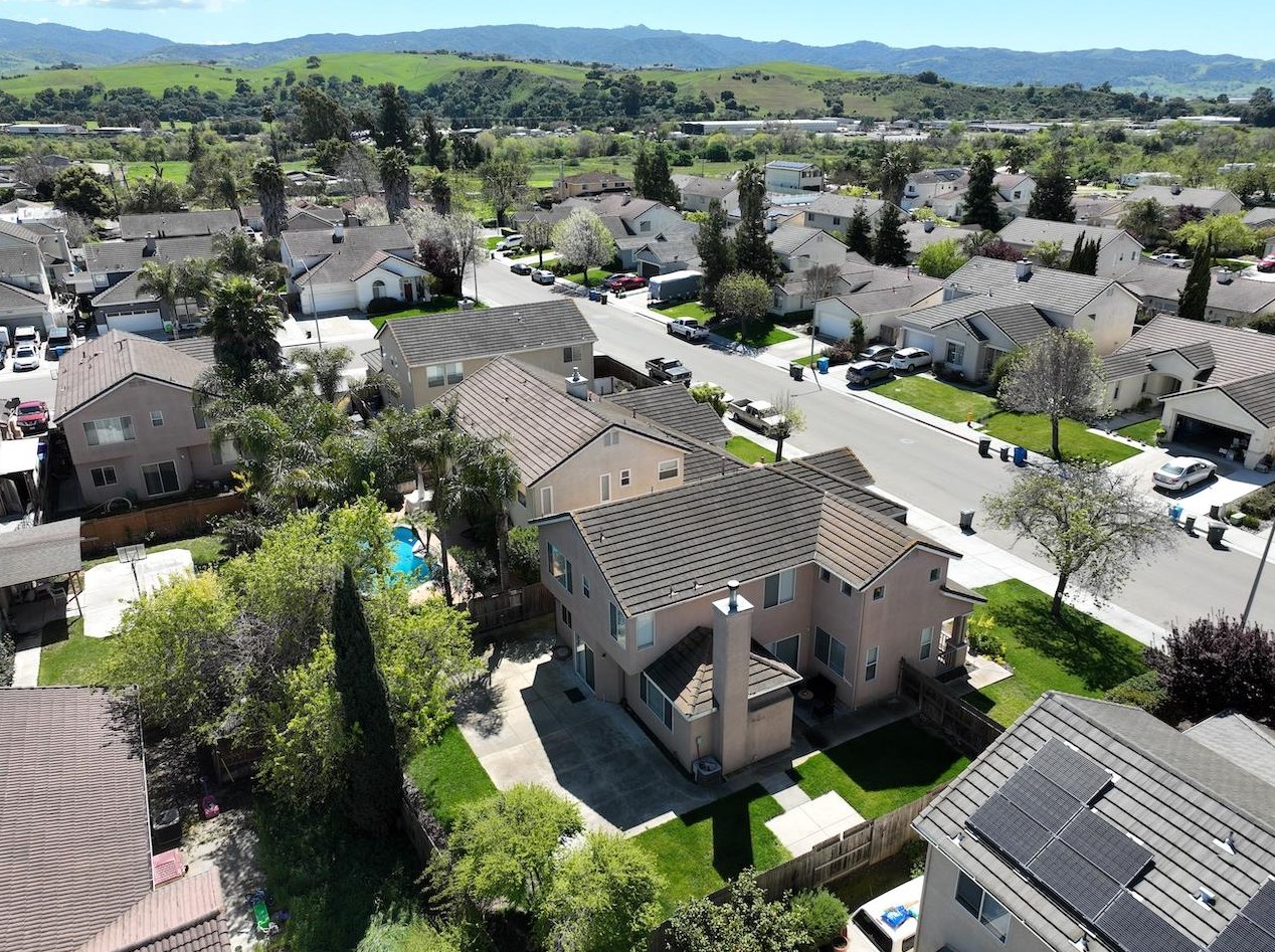 101 Beresini Ln, Hollister CA  95023-9068 exterior