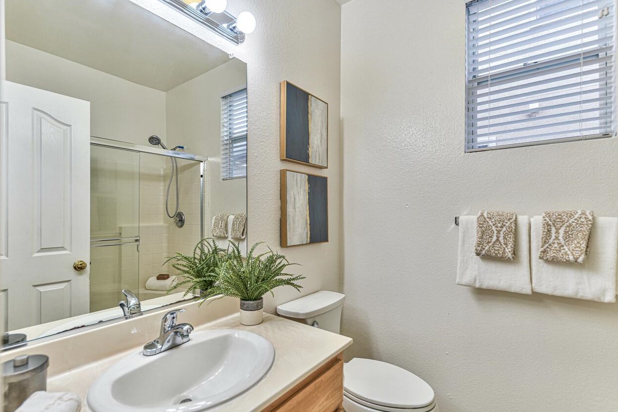 101 Beresini Ln, Hollister CA  95023-9068 exterior
