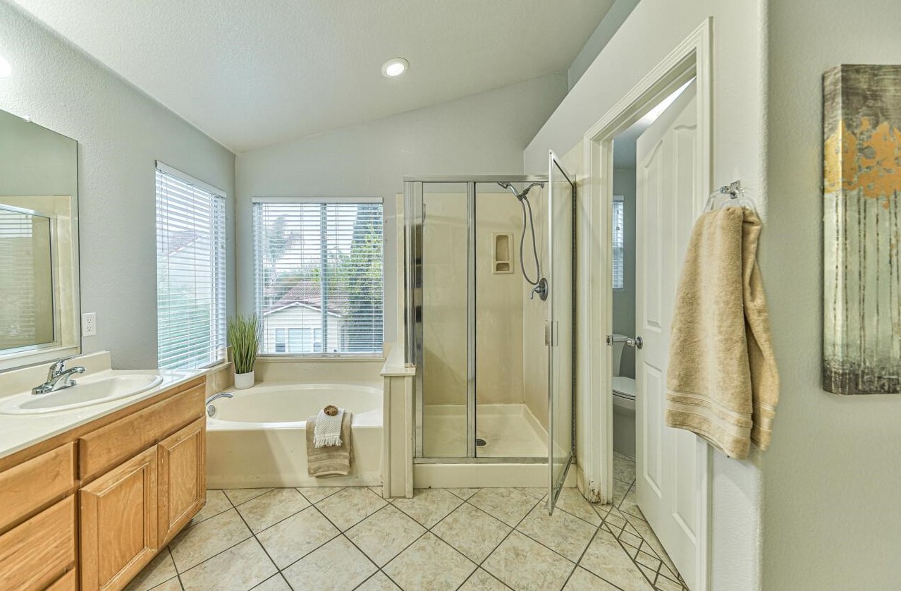 101 Beresini Ln, Hollister CA  95023-9068 exterior