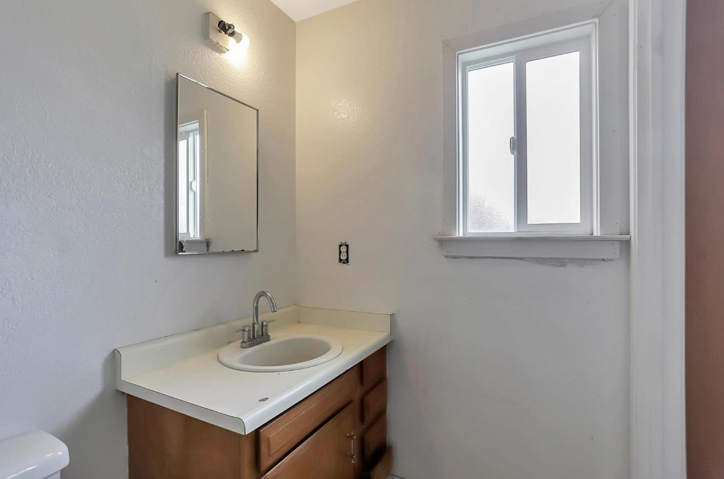 50 Almond Ct, Hollister CA  95023-3548 exterior