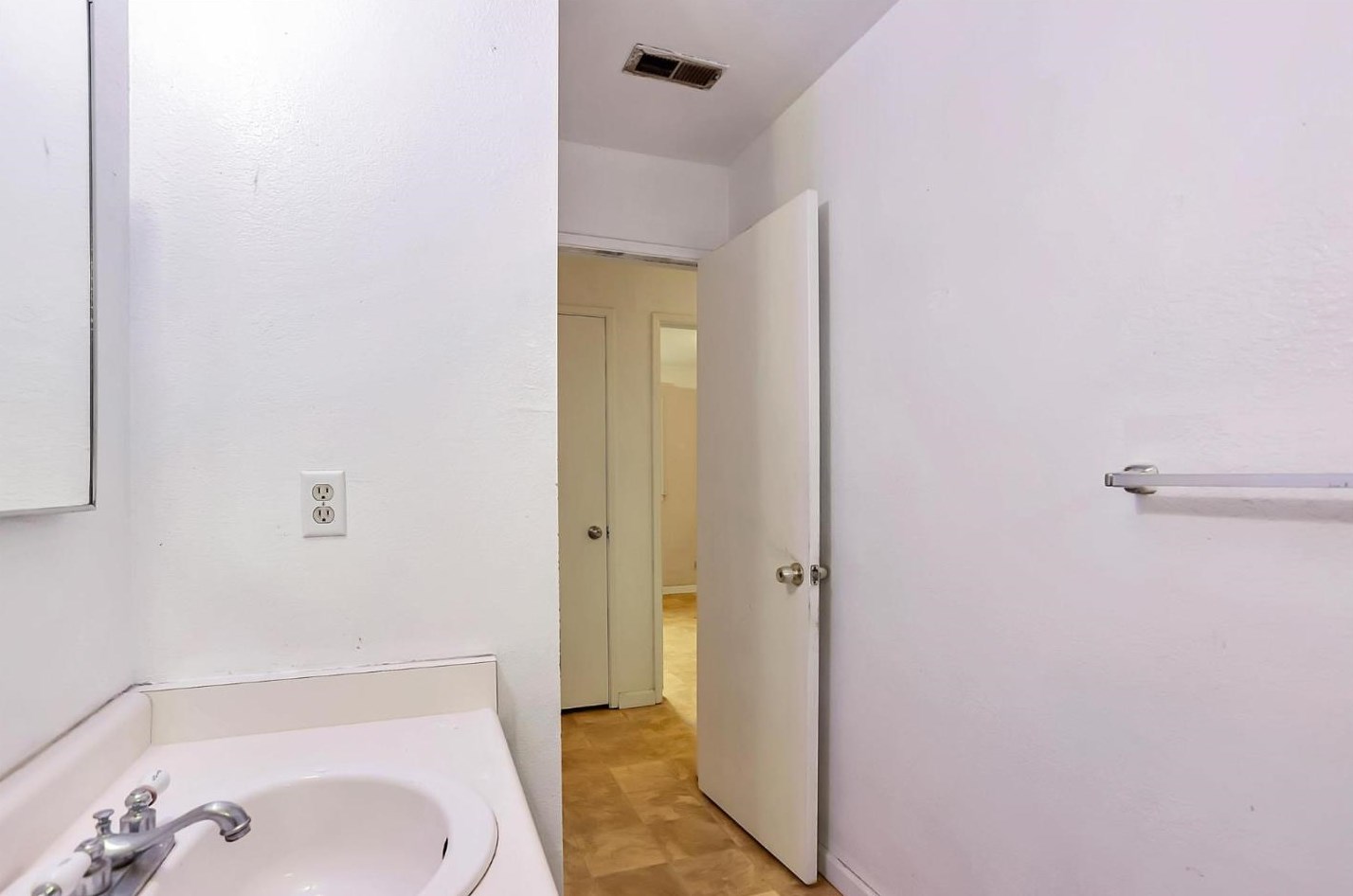 50 Almond Ct, Hollister CA  95023-3548 exterior