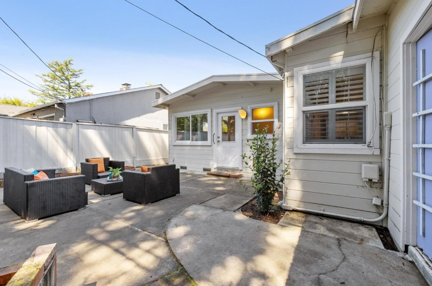 1425 Gilmore St, Mountain View CA  94040-2914 exterior