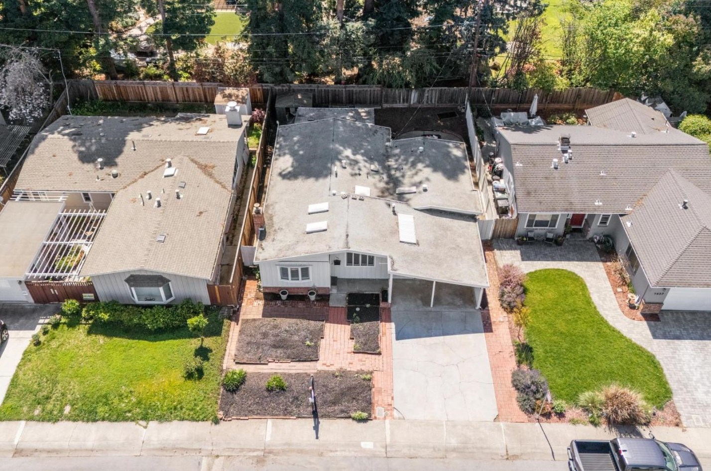 1425 Gilmore St, Mountain View CA  94040-2914 exterior