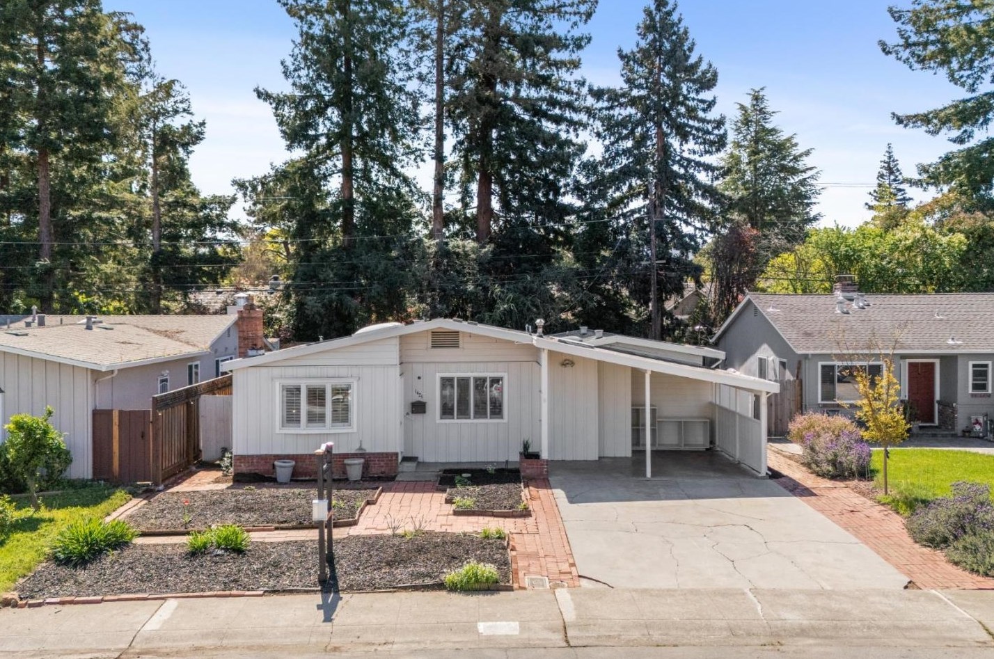 1425 Gilmore St, Mountain View CA  94040-2914 exterior