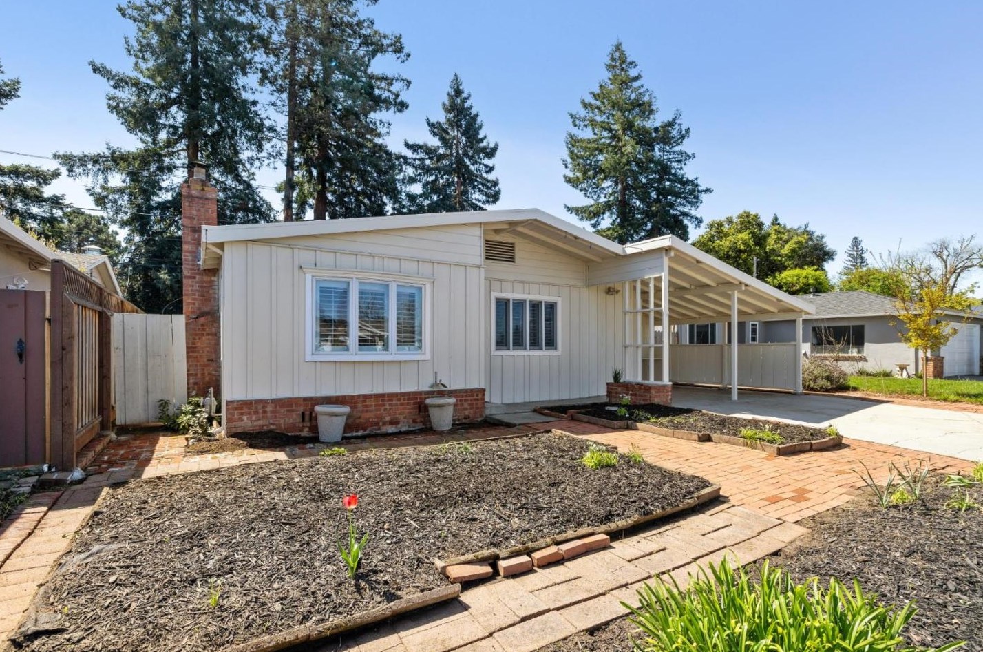 1425 Gilmore St, Mountain View CA  94040-2914 exterior