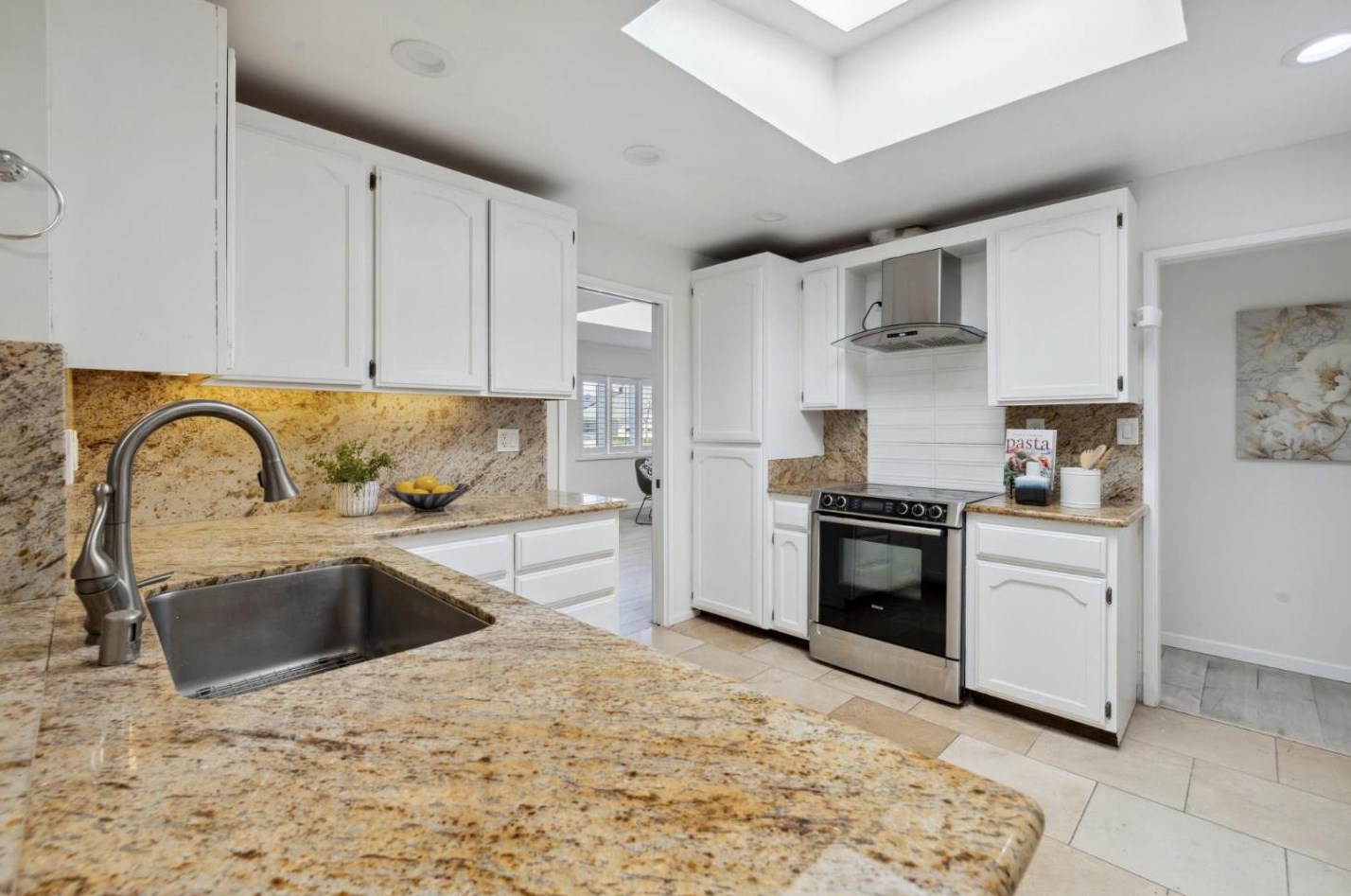 1425 Gilmore St, Mountain View CA  94040-2914 exterior
