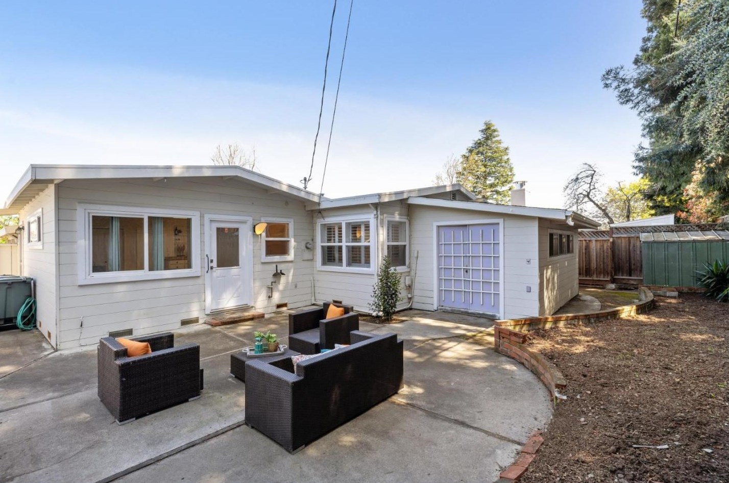 1425 Gilmore St, Mountain View CA  94040-2914 exterior
