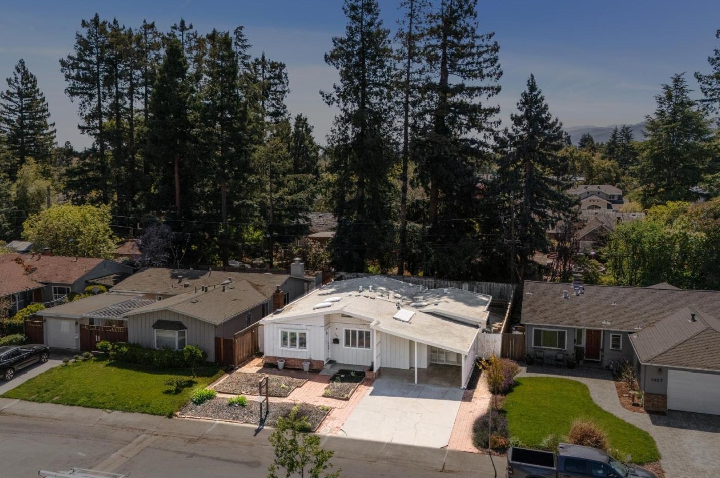 1425 Gilmore St, Mountain View CA  94040-2914 exterior