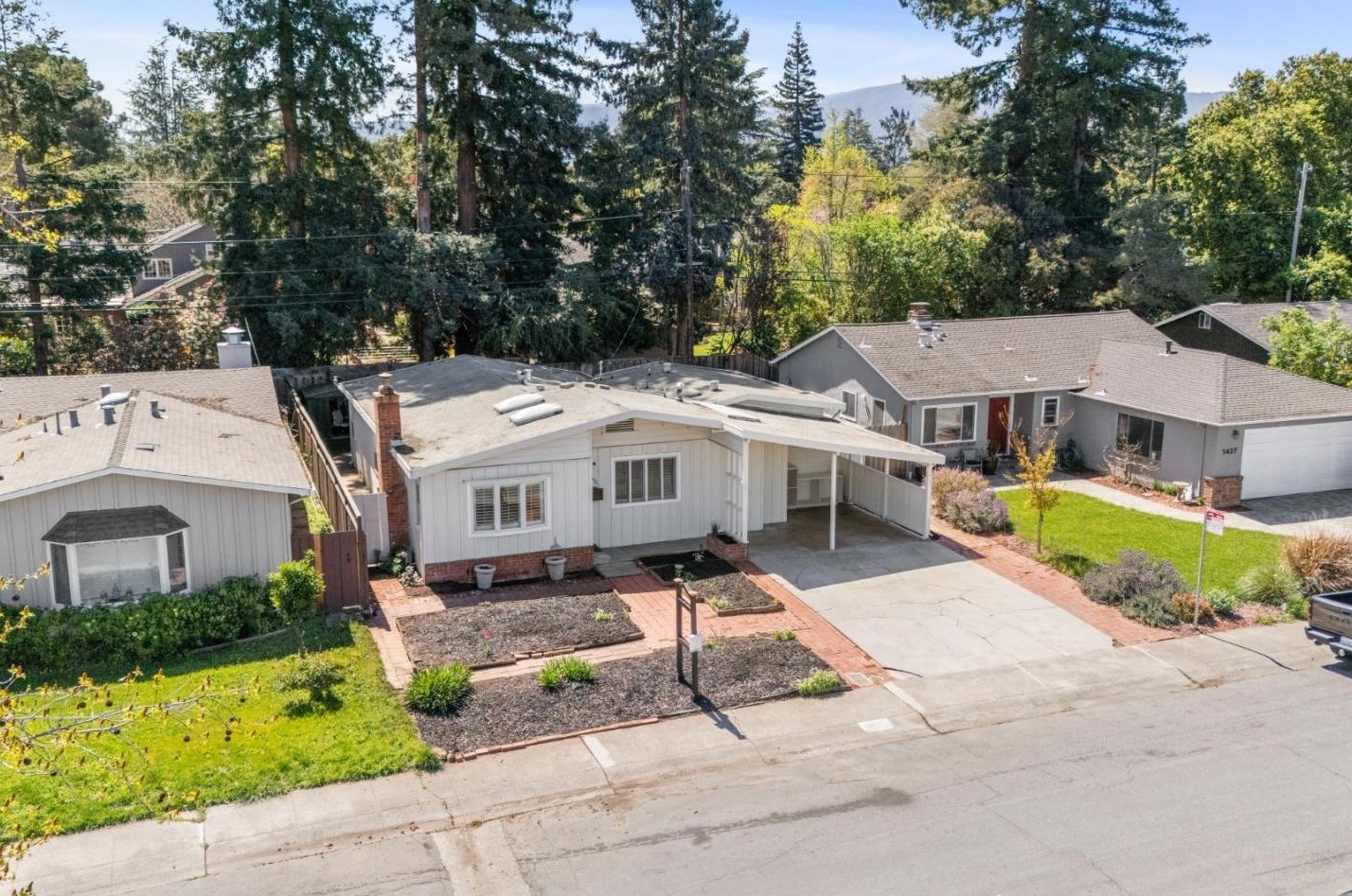 1425 Gilmore St, Mountain View CA  94040-2914 exterior