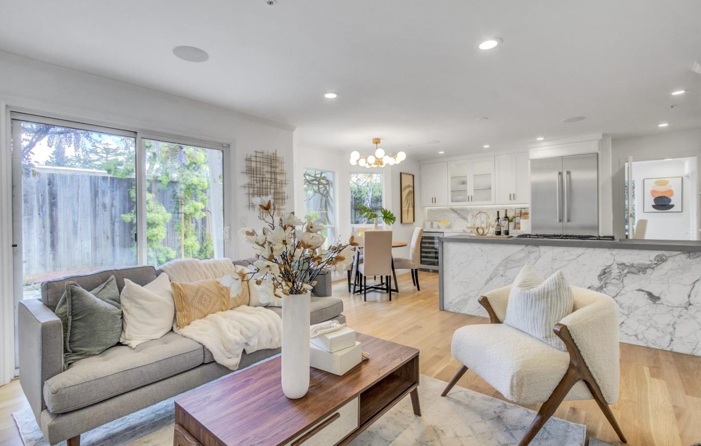 2063 Gordon Ave, Menlo Park CA  94025-6034 exterior