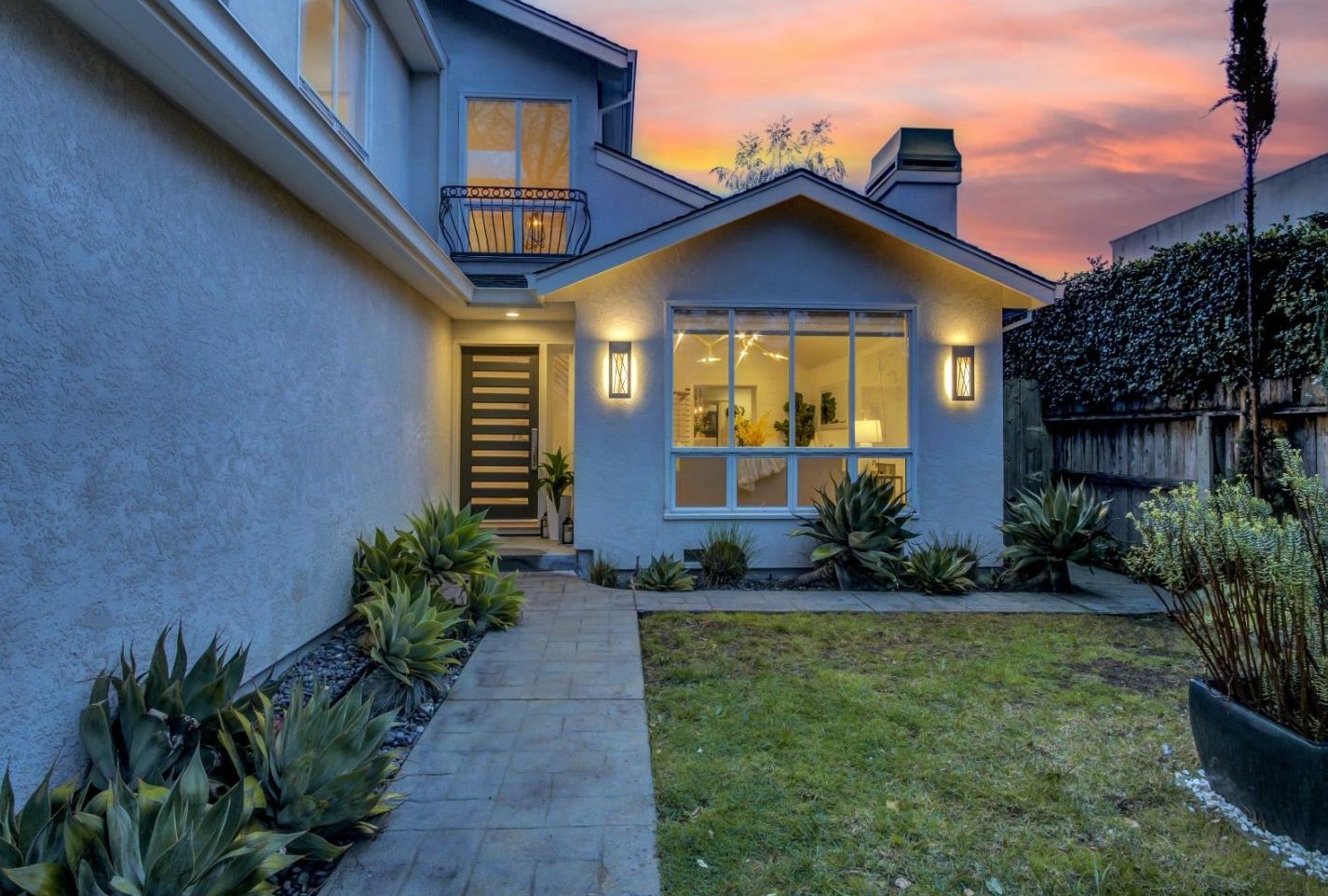 2063 Gordon Ave, Menlo Park CA  94025-6034 exterior