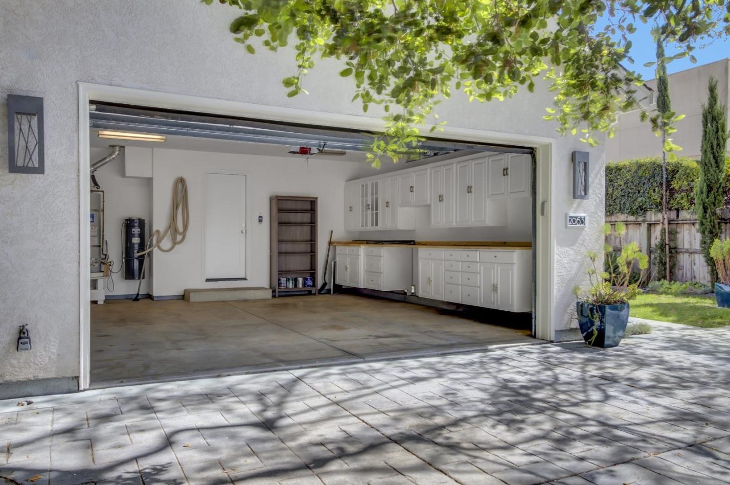 2063 Gordon Ave, Menlo Park CA  94025-6034 exterior