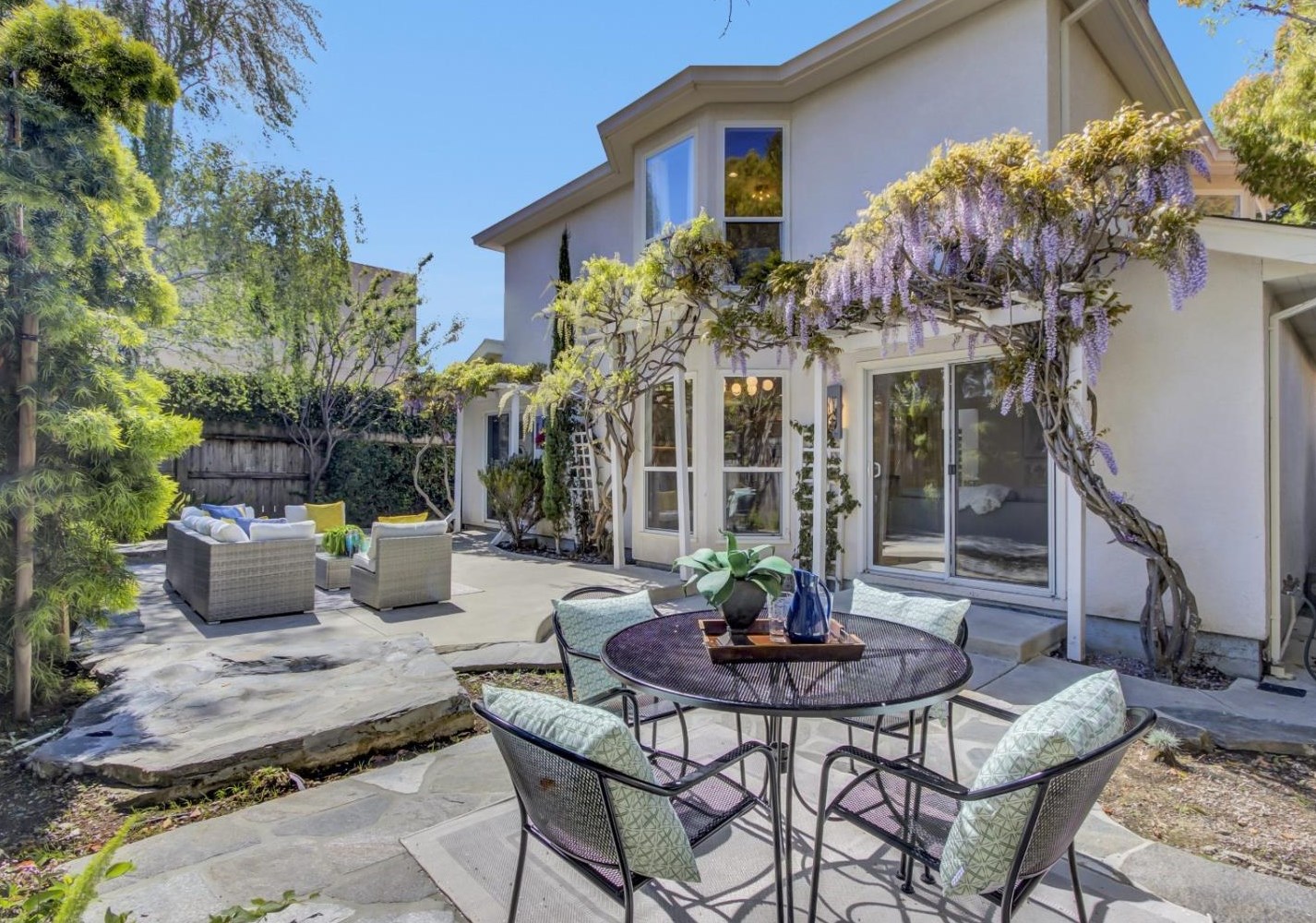 2063 Gordon Ave, Menlo Park CA  94025-6034 exterior