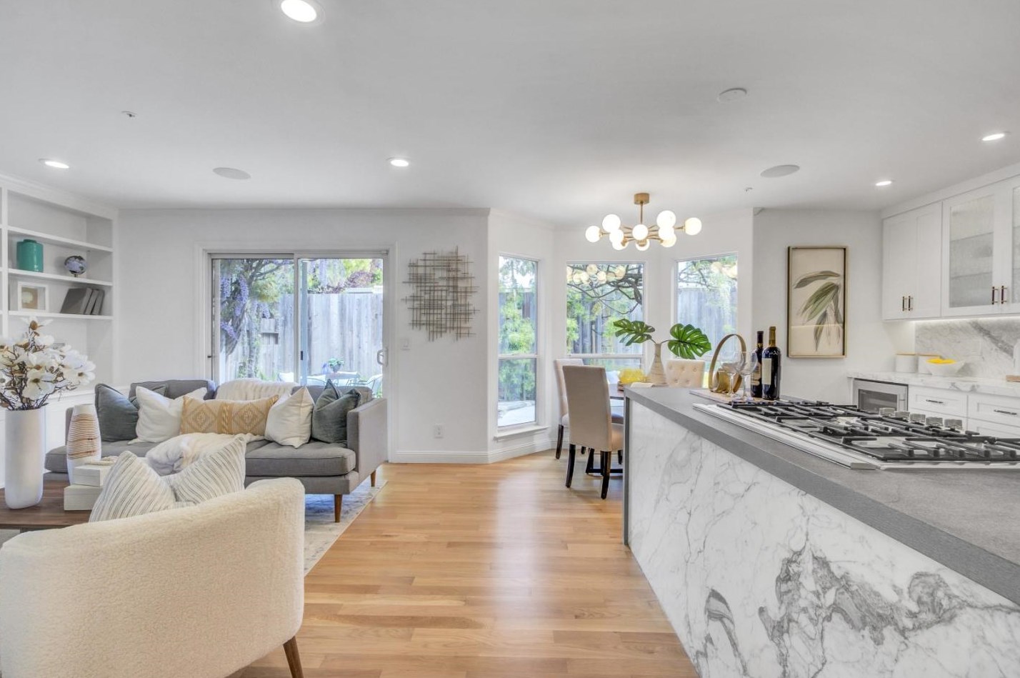 2063 Gordon Ave, Menlo Park CA  94025-6034 exterior