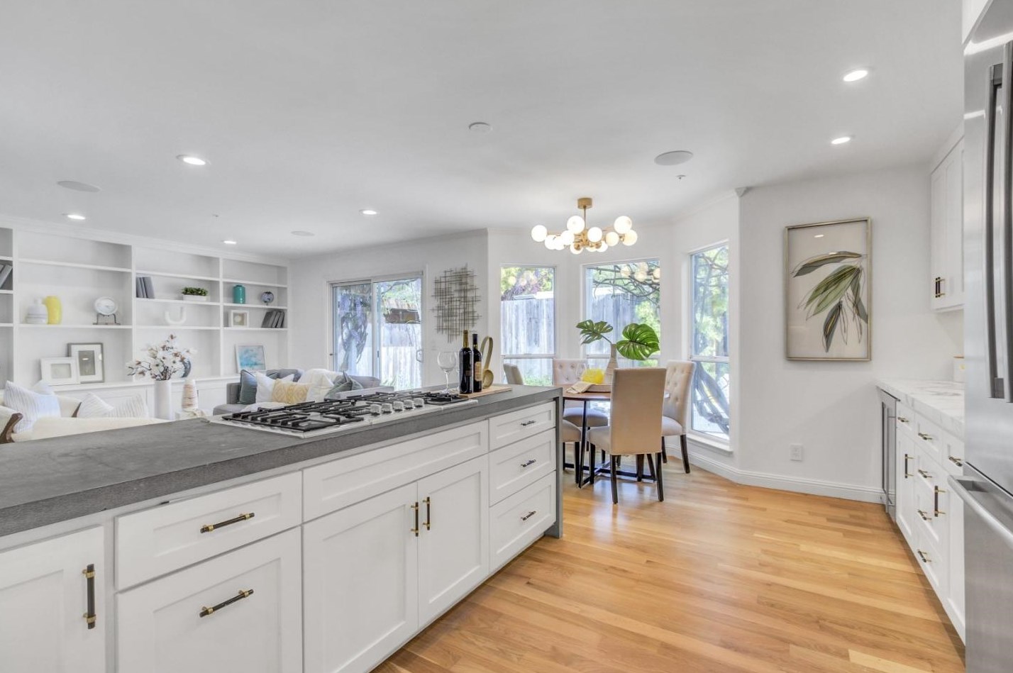2063 Gordon Ave, Menlo Park CA  94025-6034 exterior