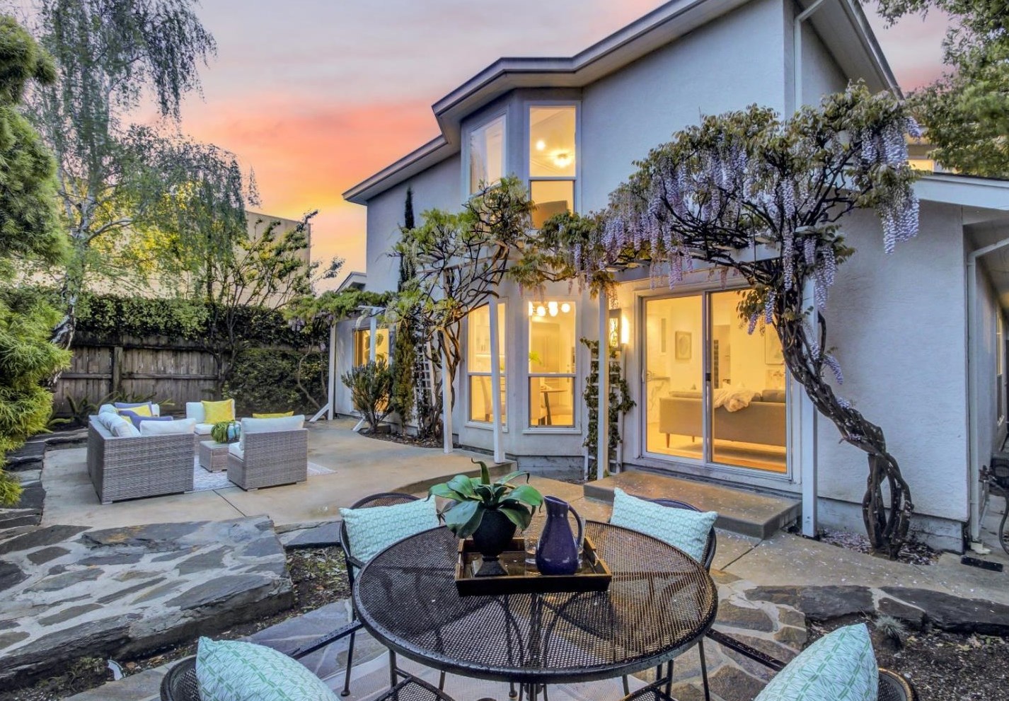 2063 Gordon Ave, Menlo Park CA  94025-6034 exterior
