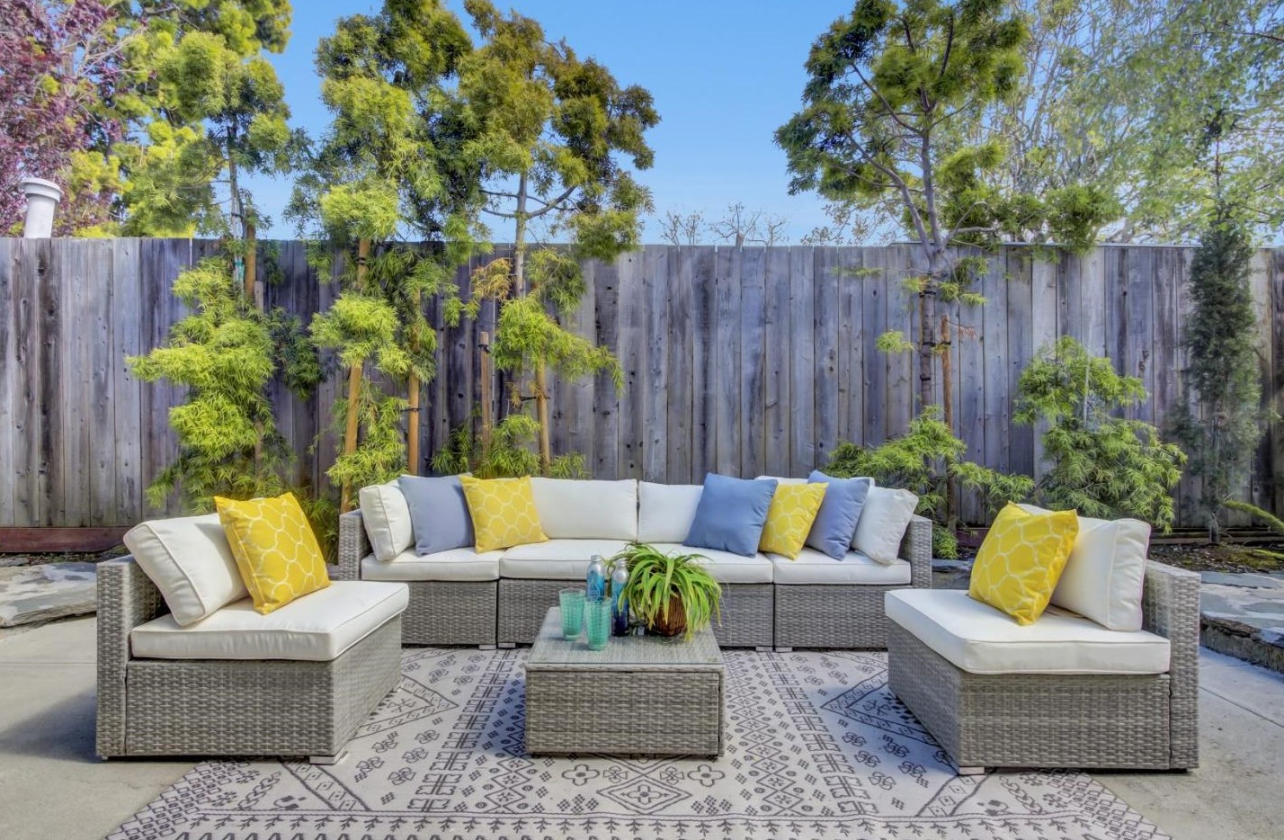 2063 Gordon Ave, Menlo Park CA  94025-6034 exterior