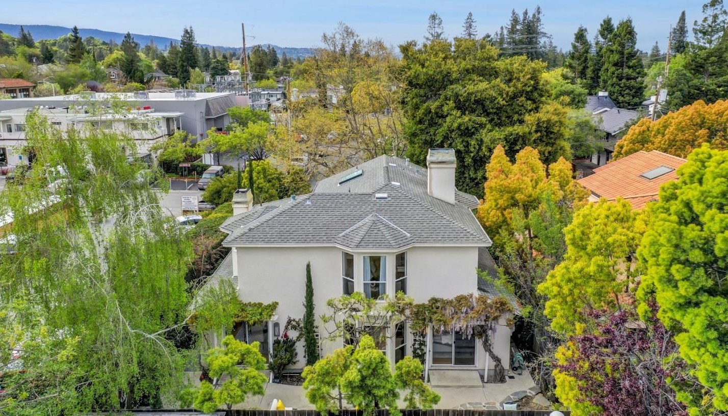 2063 Gordon Ave, Menlo Park CA  94025-6034 exterior