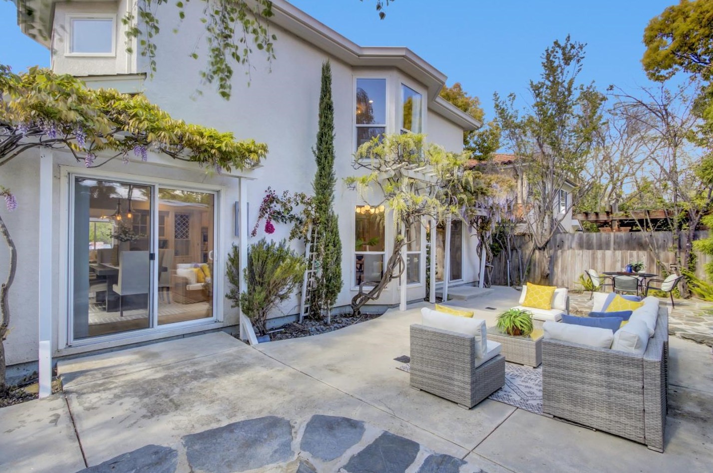 2063 Gordon Ave, Menlo Park CA  94025-6034 exterior