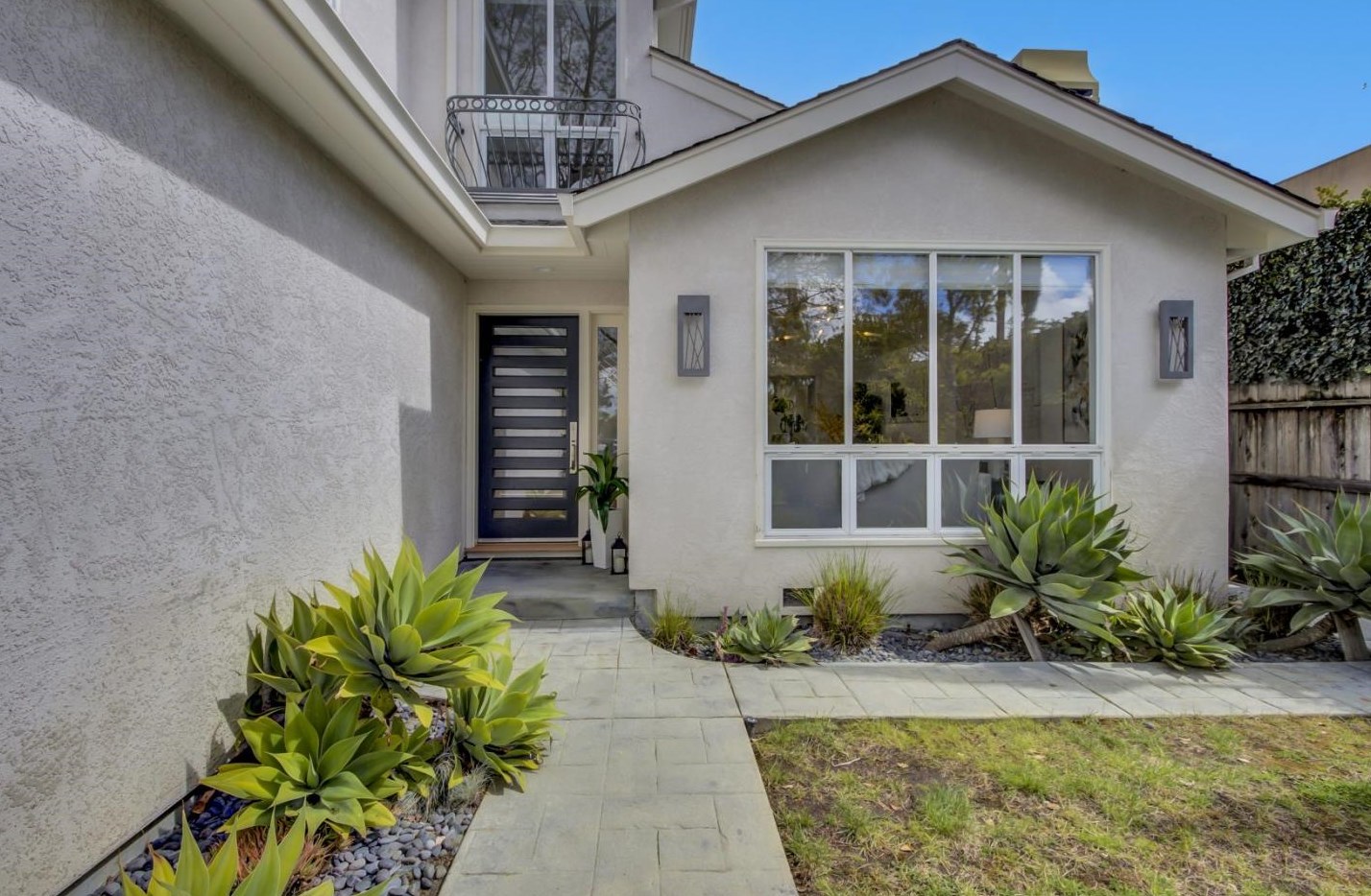 2063 Gordon Ave, Menlo Park CA  94025-6034 exterior